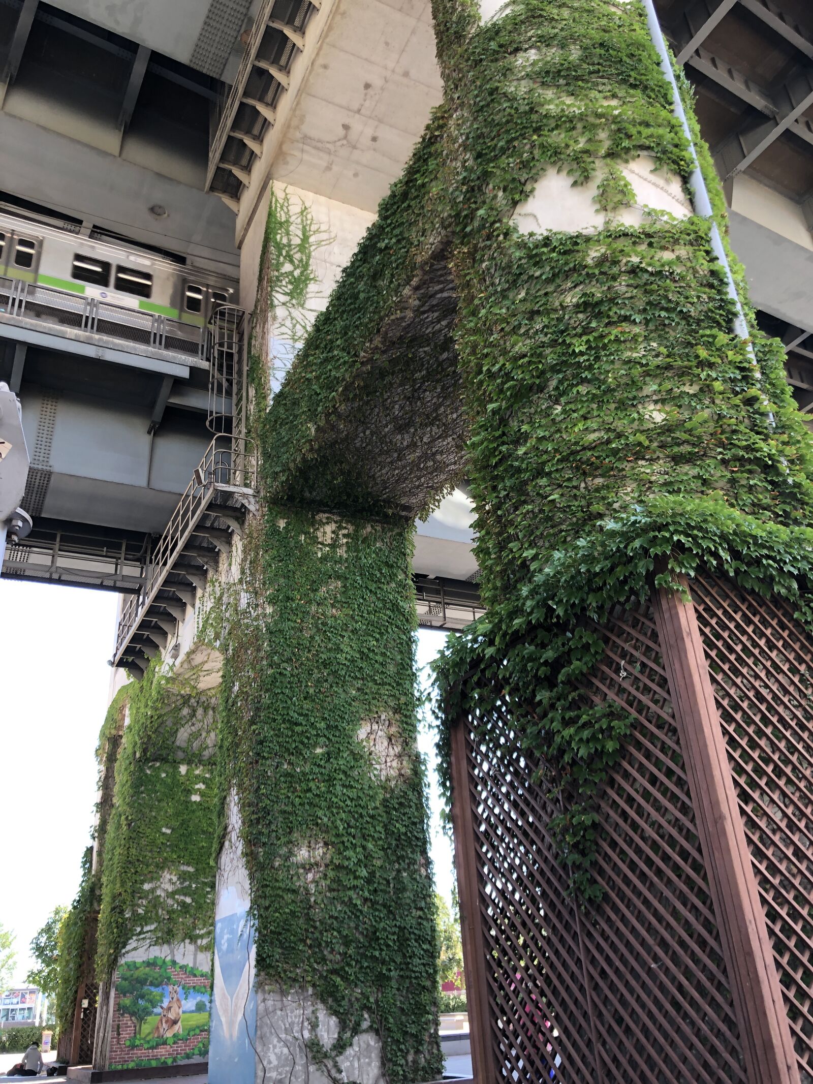 iPhone X back dual camera 4mm f/1.8 sample photo. Subway, bridge, railway photography