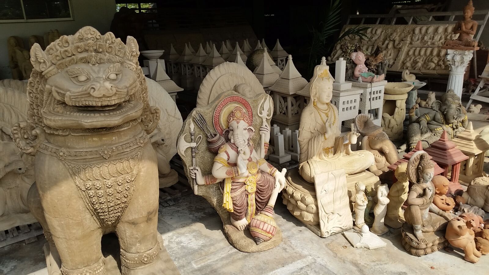 Samsung Galaxy S5 sample photo. Buddhism, carved, wood, chiang photography