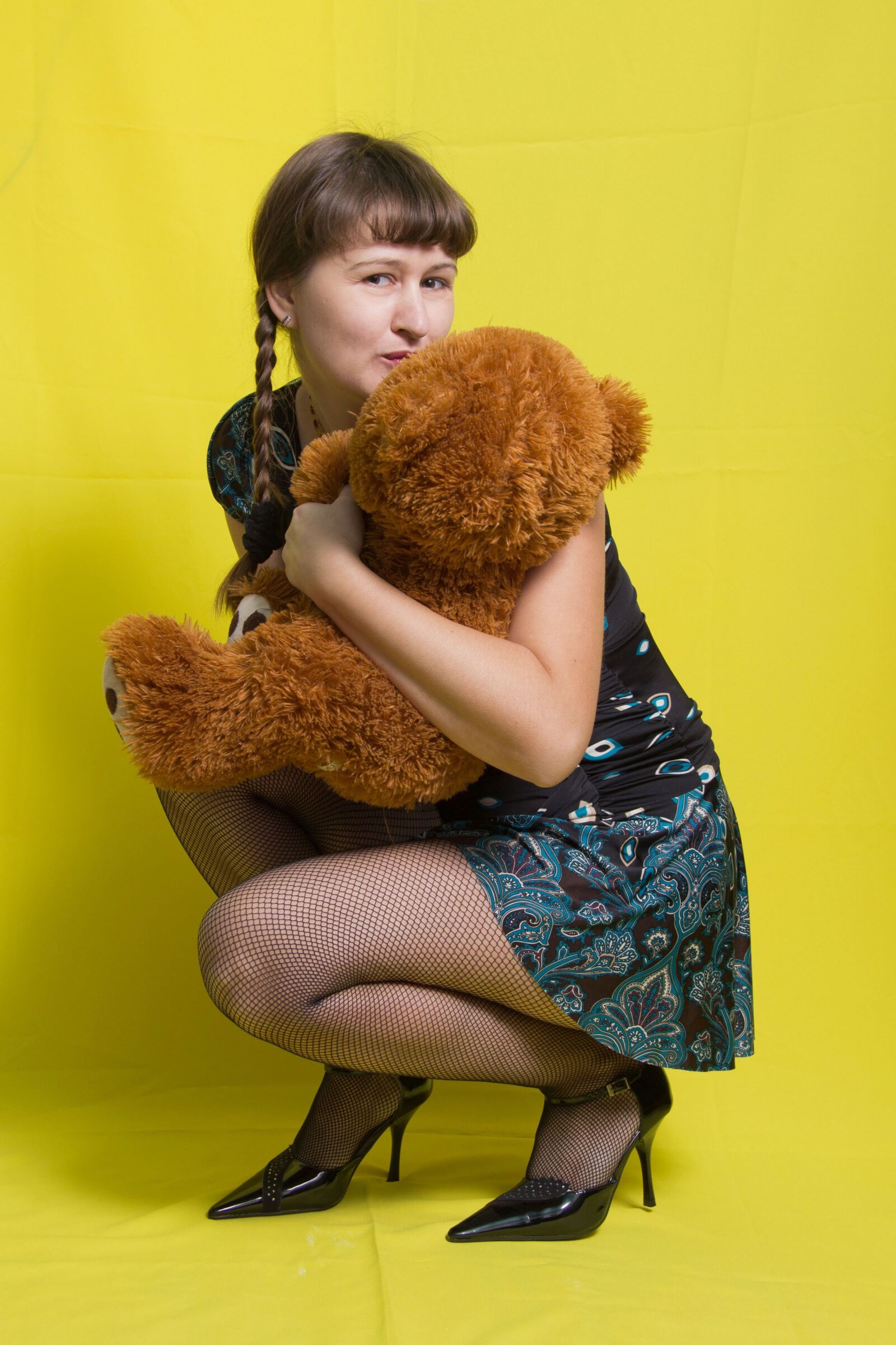 Canon EOS 600D (Rebel EOS T3i / EOS Kiss X5) sample photo. Girl, plush, bear photography
