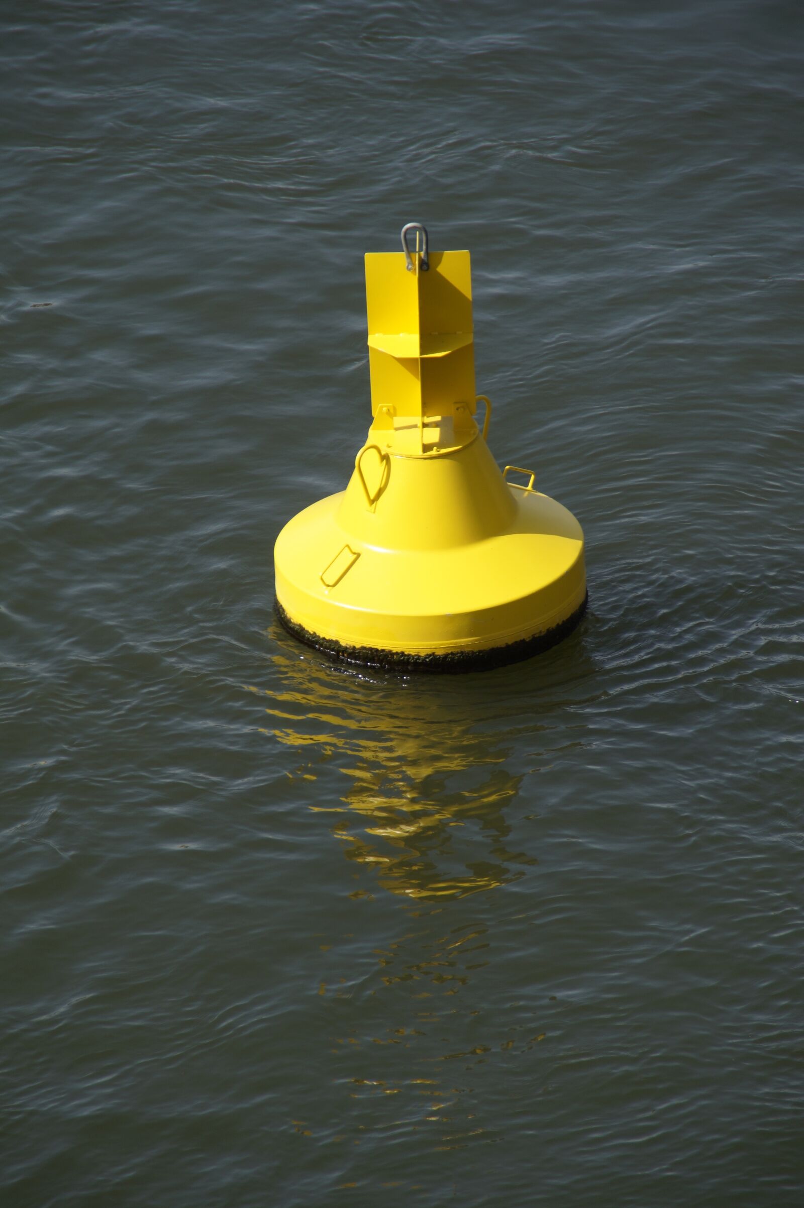 Sony SLT-A58 sample photo. Waters, boje, shipping photography