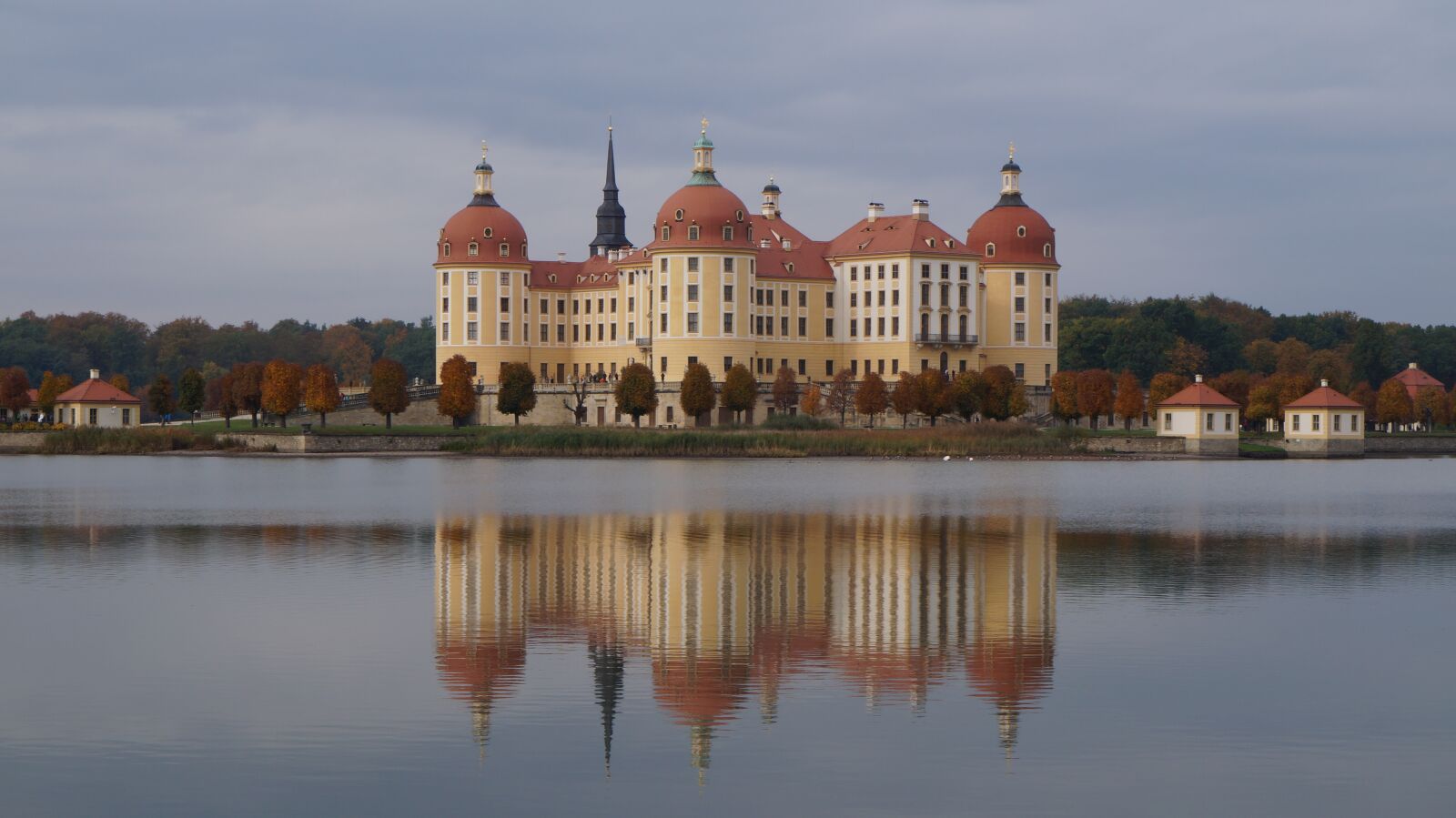 Sony Alpha a3000 sample photo. Moritz castle, saxony, mirroring photography