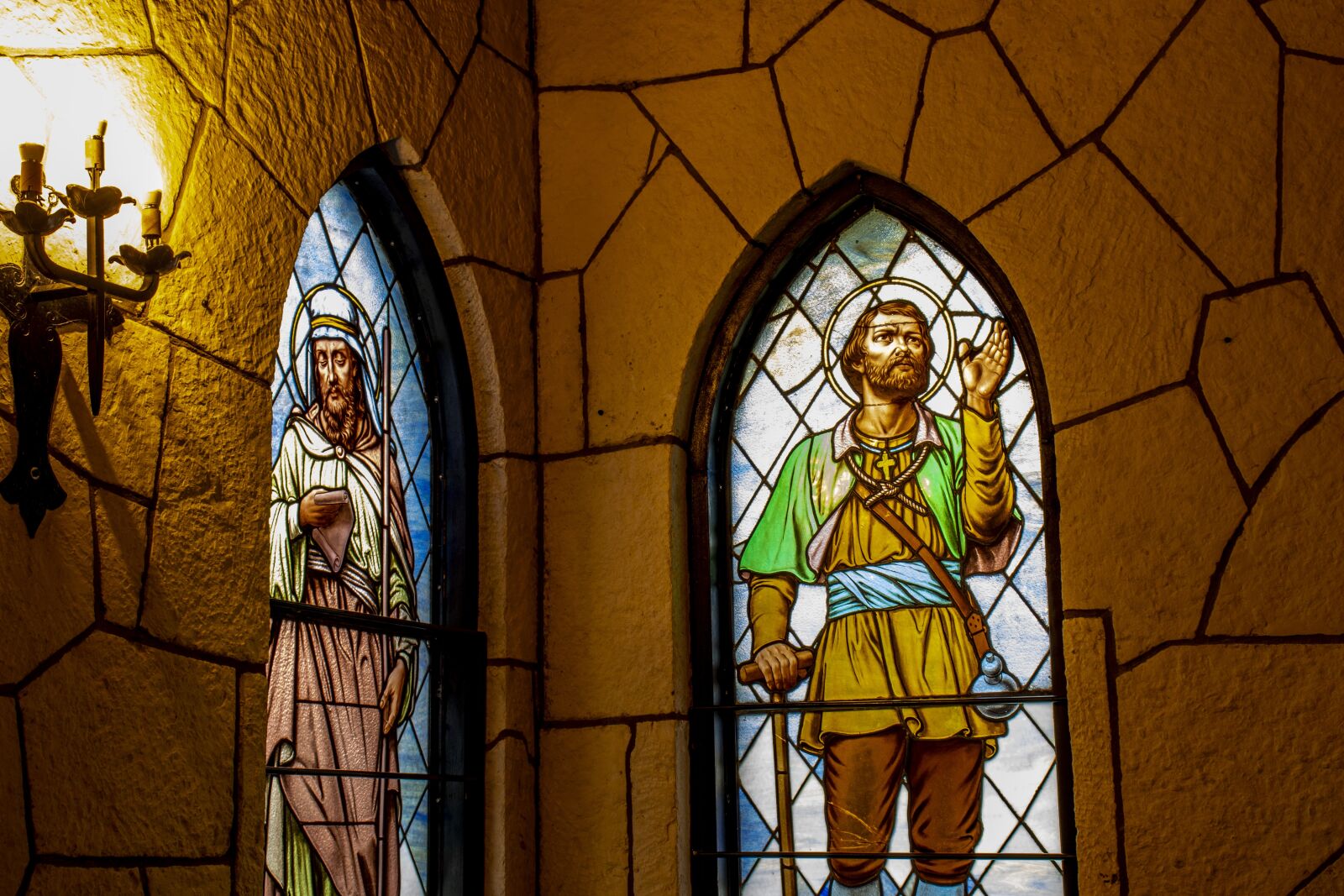 Canon EOS 800D (EOS Rebel T7i / EOS Kiss X9i) sample photo. Stained glass, church, religion photography