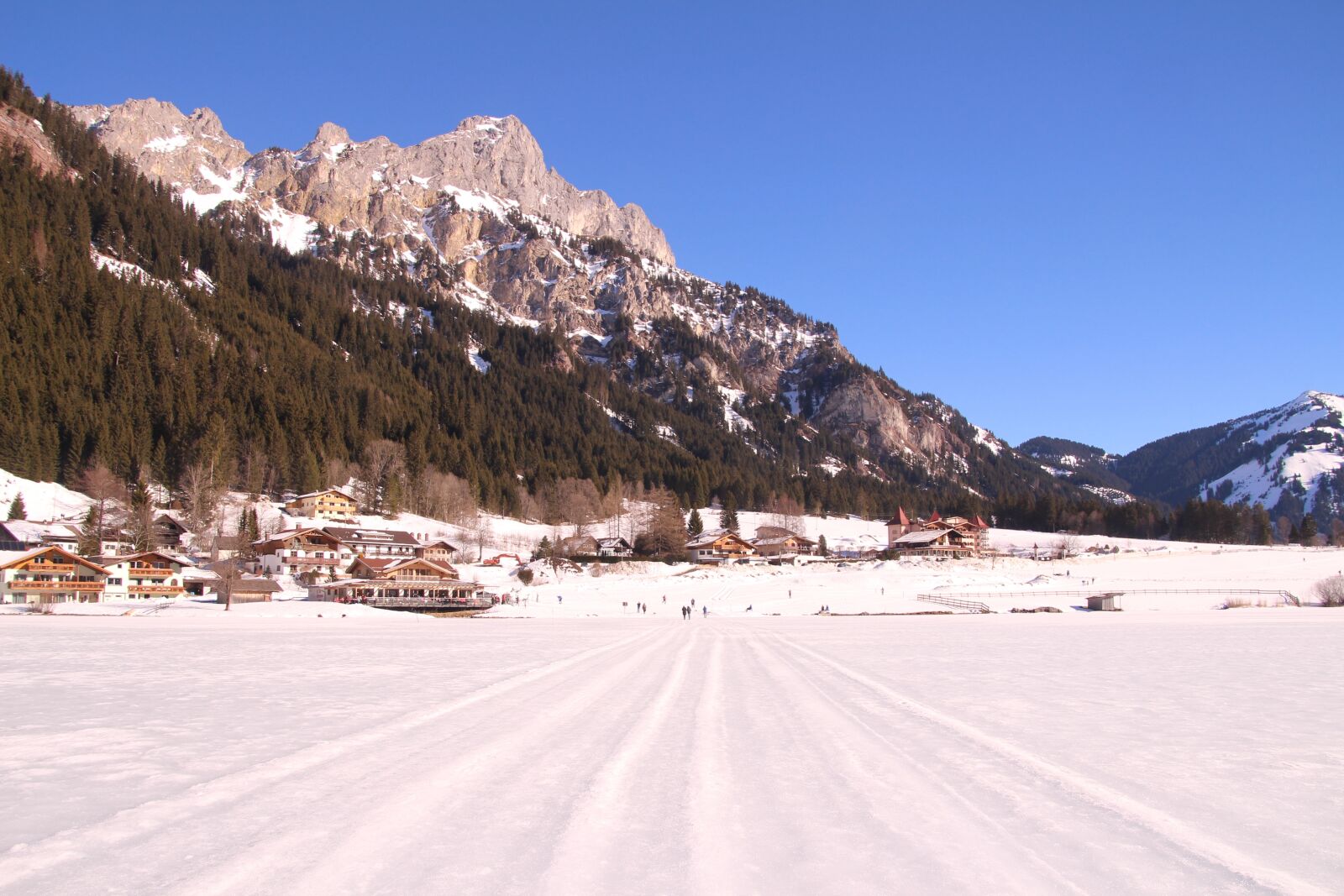 Canon EOS 700D (EOS Rebel T5i / EOS Kiss X7i) sample photo. Wintry, cross country skiing photography