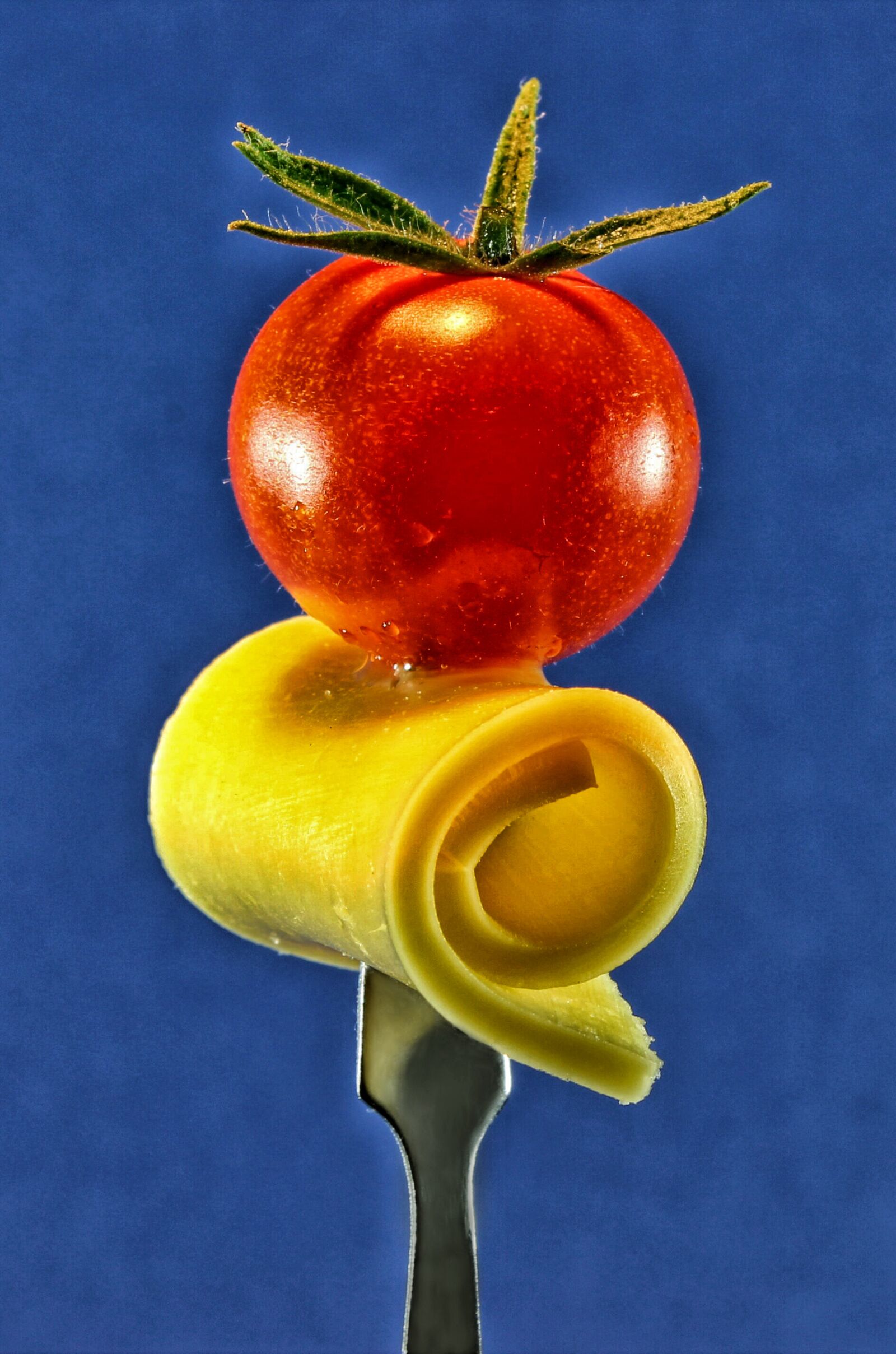 Canon EOS 1100D (EOS Rebel T3 / EOS Kiss X50) sample photo. Fork, cheese, tomato photography