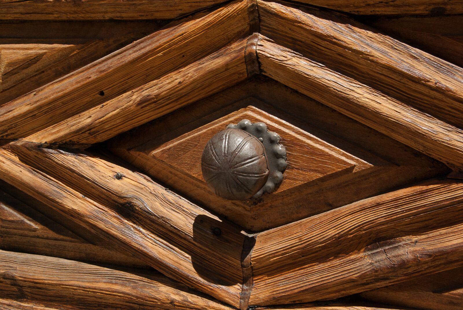 Pentax K10D sample photo. Door, sculpture, cabinet making photography