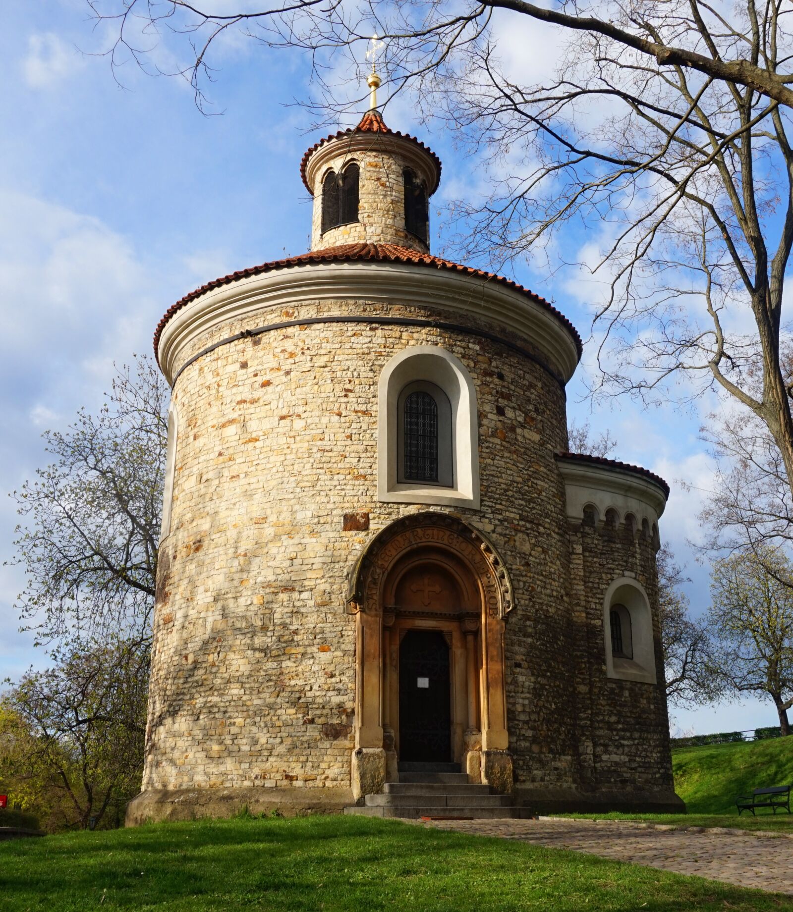 Sony Alpha a5000 (ILCE 5000) sample photo. Romanesque, rotunda, prague photography