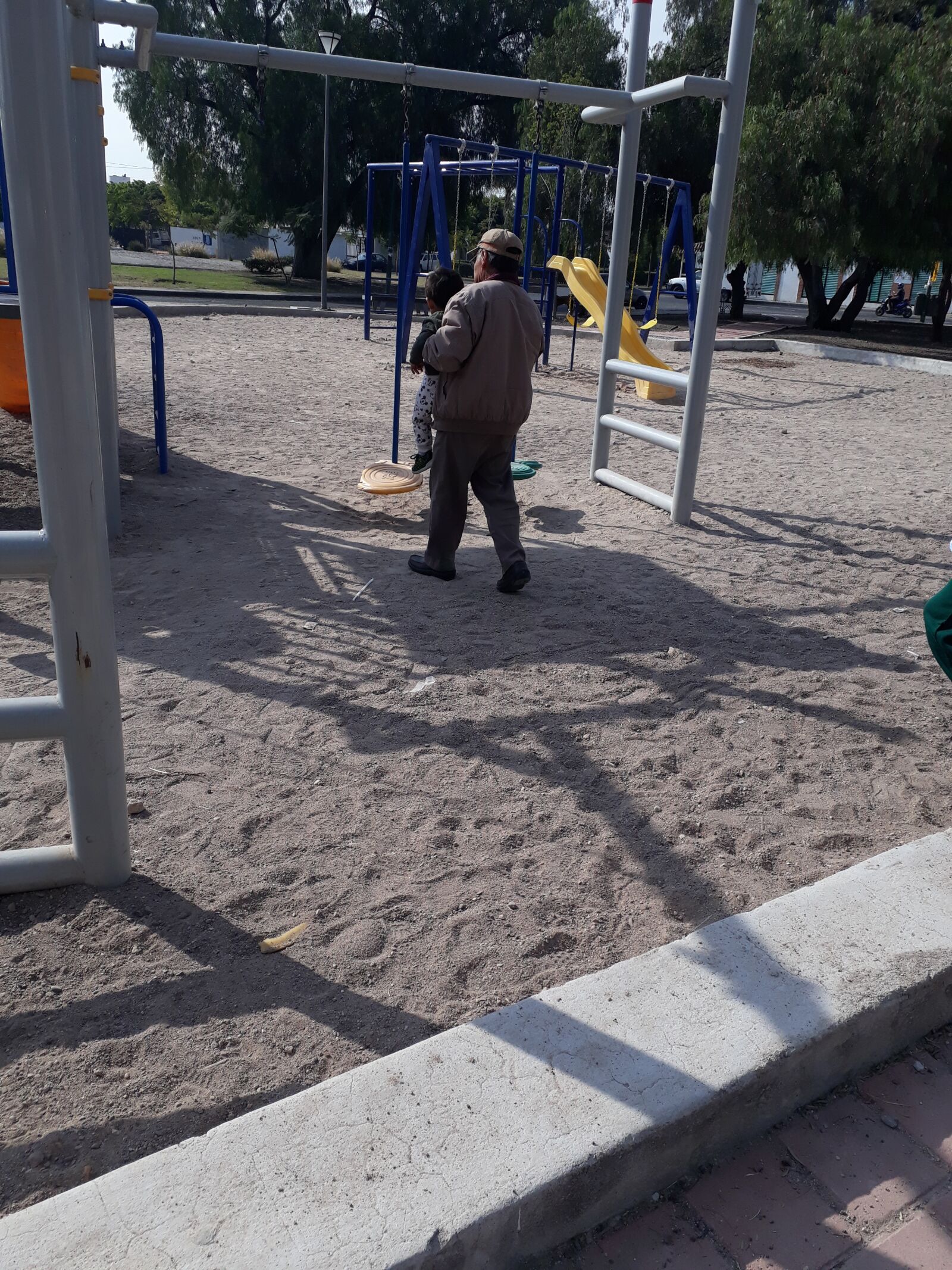 Samsung Galaxy J7 Prime sample photo. Park, children's games, family photography