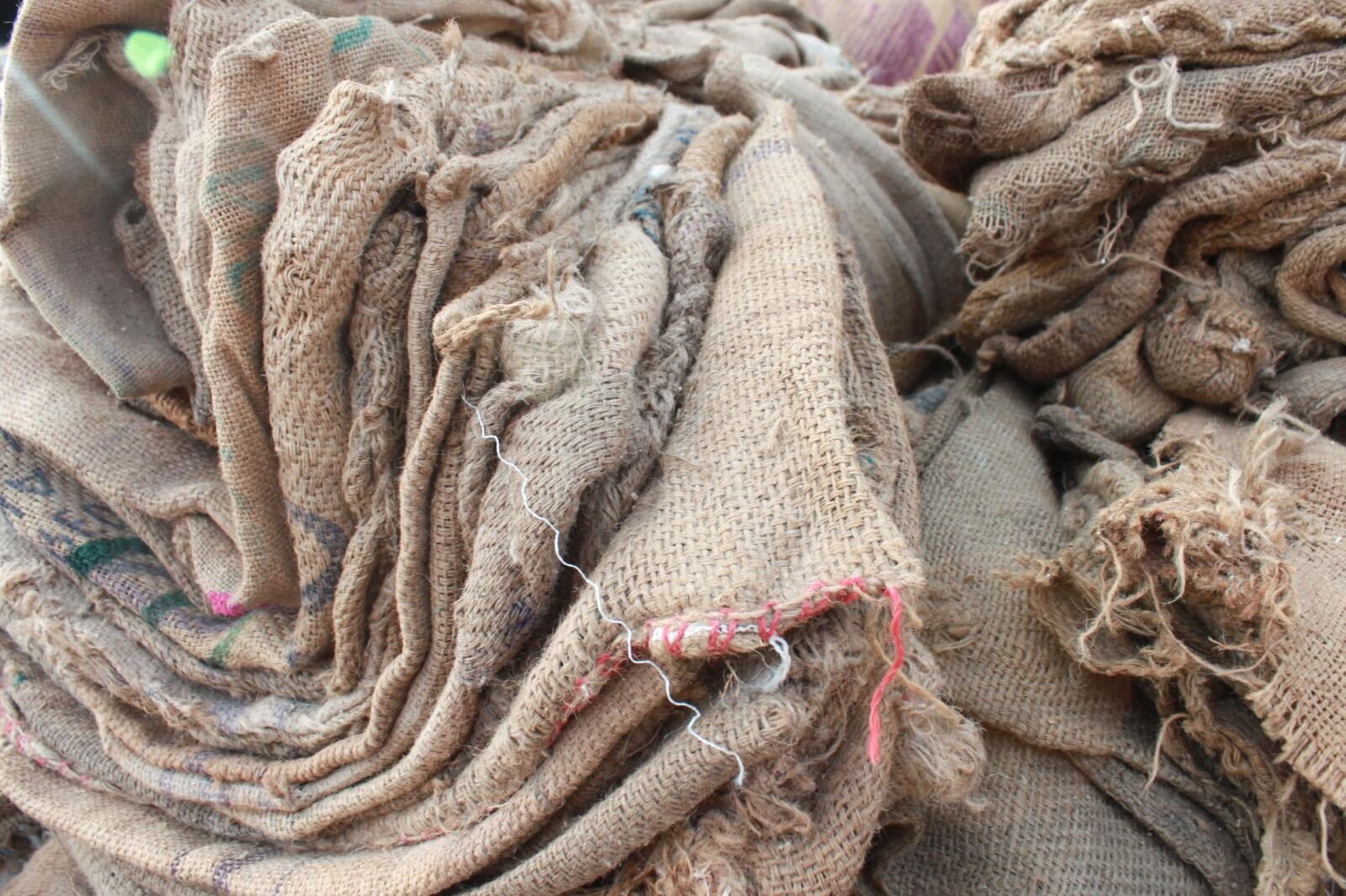 Canon EOS 500D (EOS Rebel T1i / EOS Kiss X3) sample photo. Old, jute, sack, rope photography