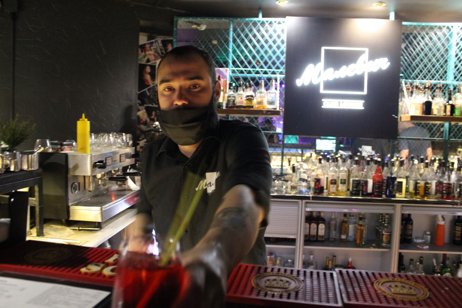 Canon EOS 600D (Rebel EOS T3i / EOS Kiss X5) sample photo. Club, café, bar photography