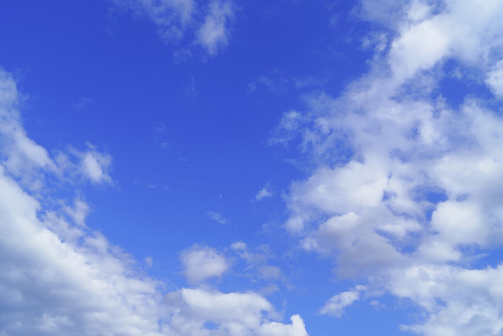 Sony SLT-A58 sample photo. Clouds, sky, blue photography