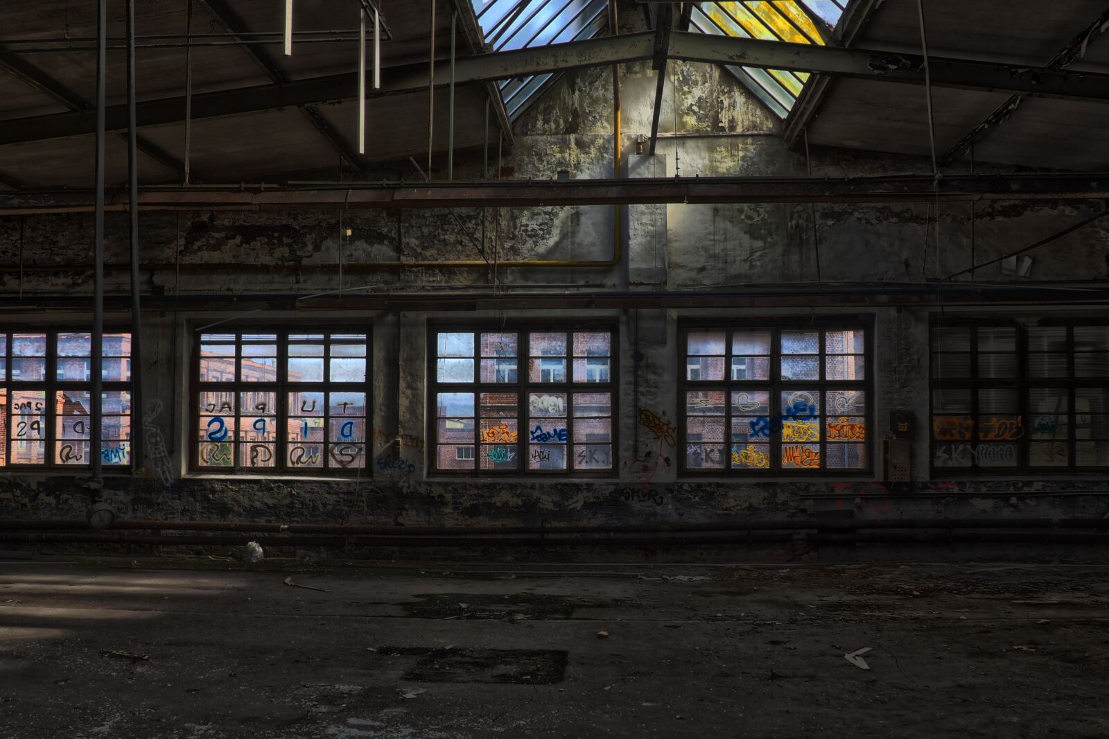 Olympus OM-D E-M10 sample photo. Abandoned, architecture, old photography