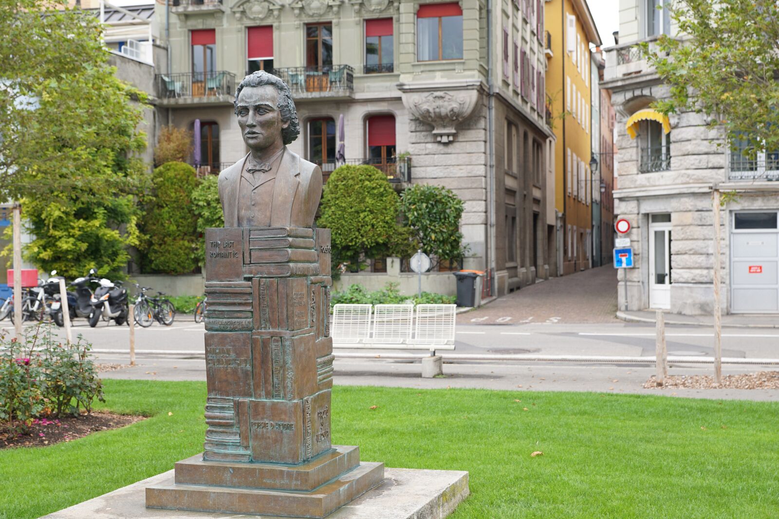 Sony DT 16-50mm F2.8 SSM sample photo. Monument, sculpture, vevey photography