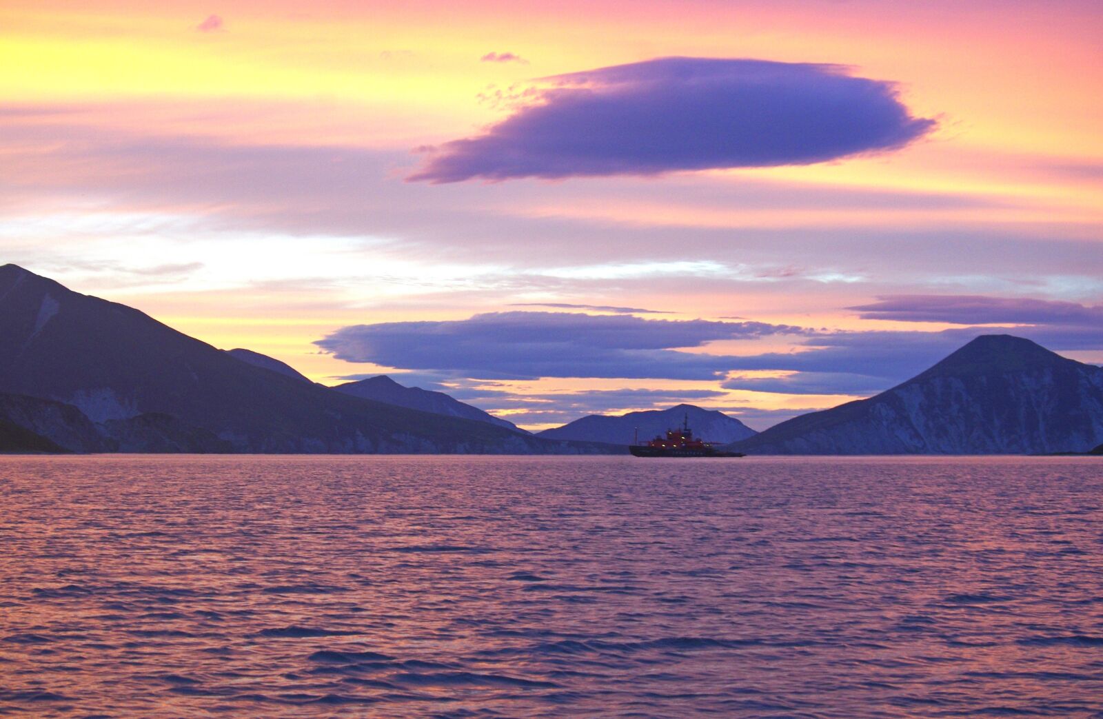 Pentax K-5 sample photo. The pacific ocean, sunrise photography