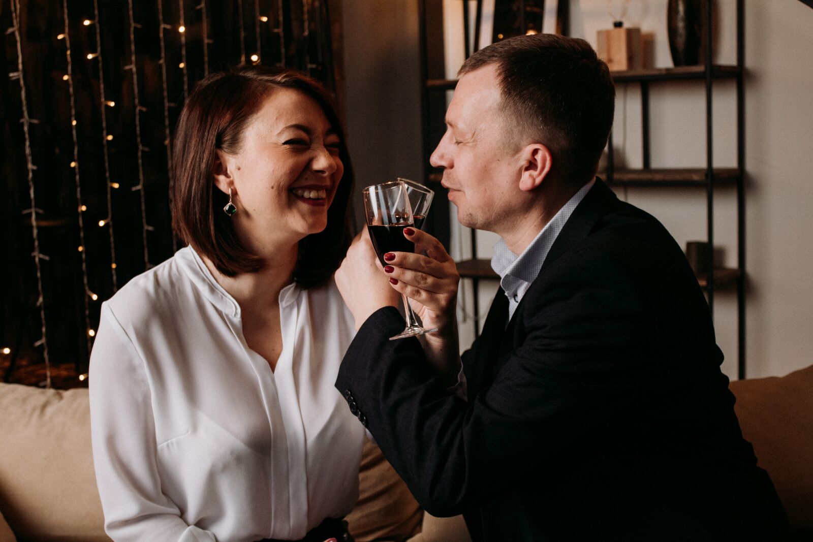 Canon EOS 1300D (EOS Rebel T6 / EOS Kiss X80) sample photo. Portrait, couple, wine photography