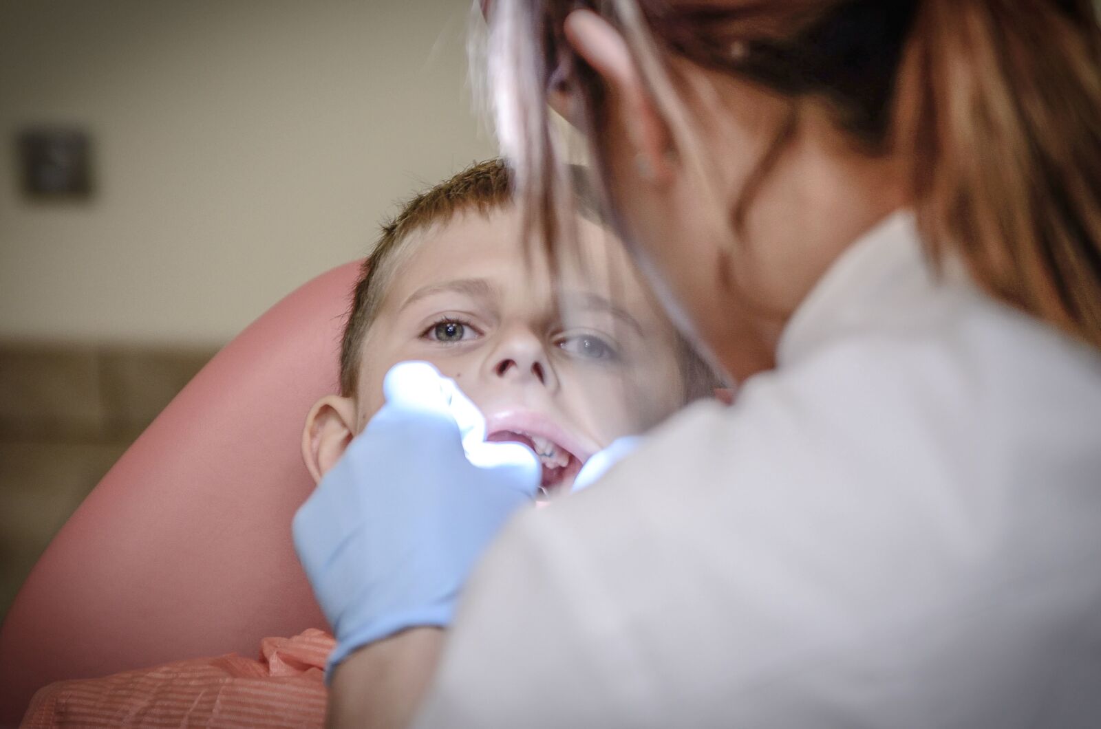 Nikon D5100 sample photo. Child, dentist, woman, hygiene photography