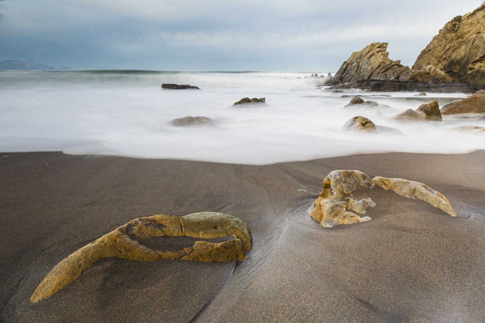 Canon EF 24-70mm F4L IS USM sample photo. Basque country, beach, sand photography