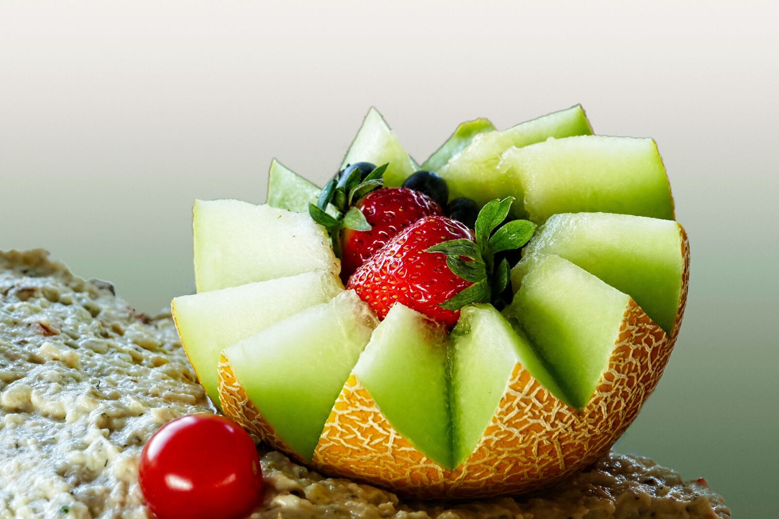 Panasonic Lumix DMC-FZ1000 sample photo. Melon, strawberry, strawberries photography