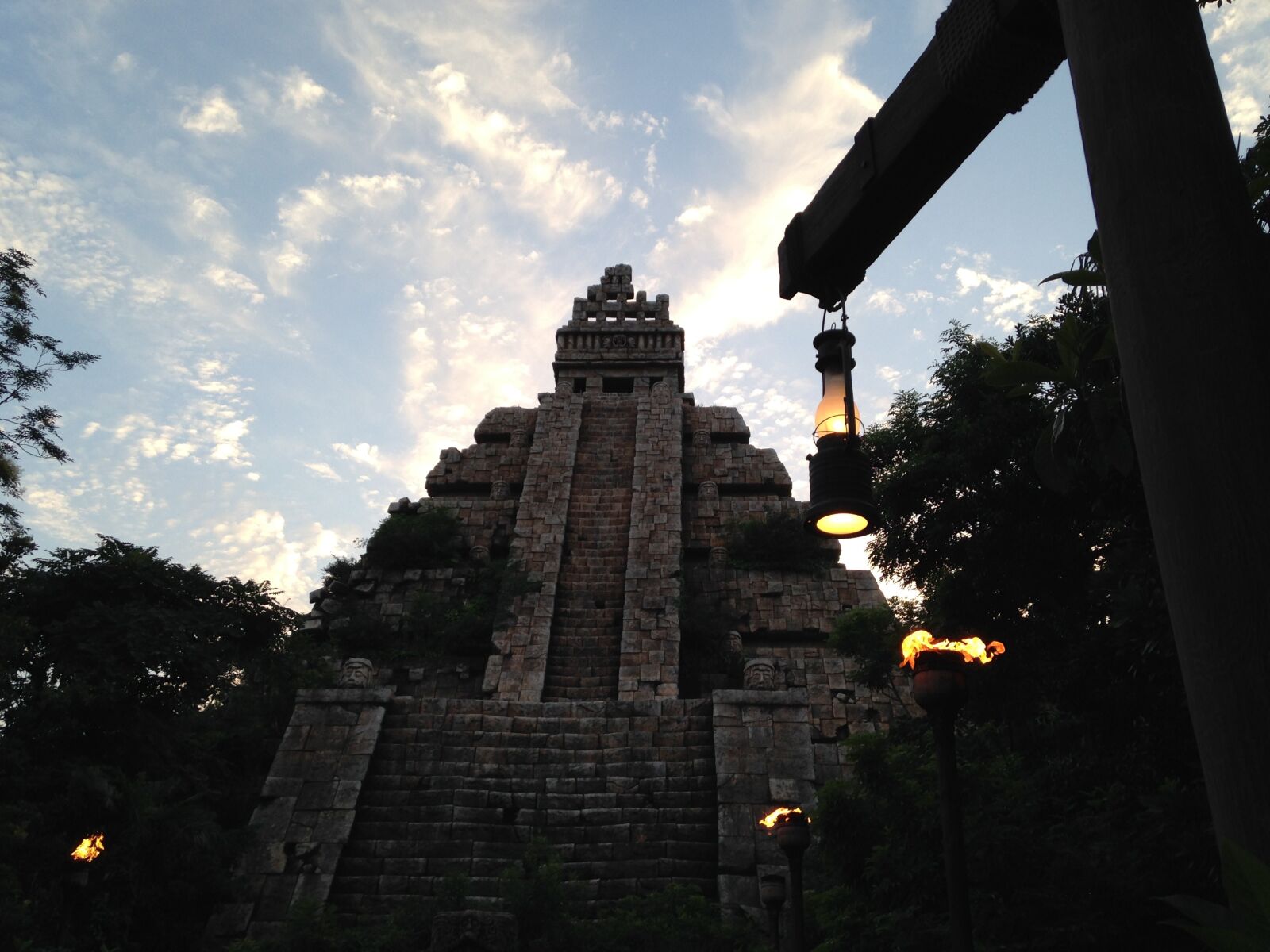 iPhone 5c back camera 4.12mm f/2.4 sample photo. Ruins, evening, lamp photography