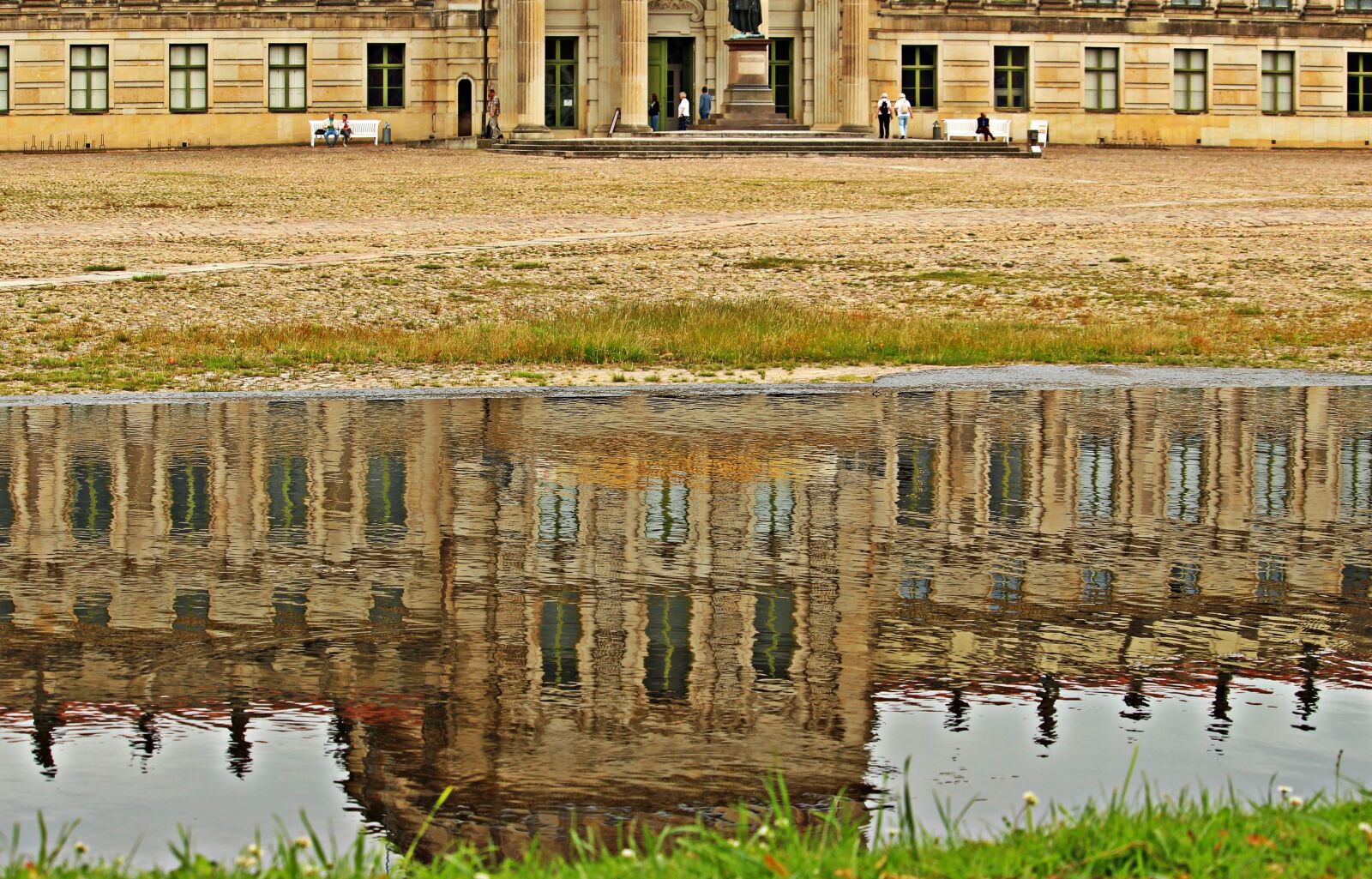 Canon EOS 100D (EOS Rebel SL1 / EOS Kiss X7) sample photo. Ludwigslust-parchim, castle, barockschloss photography