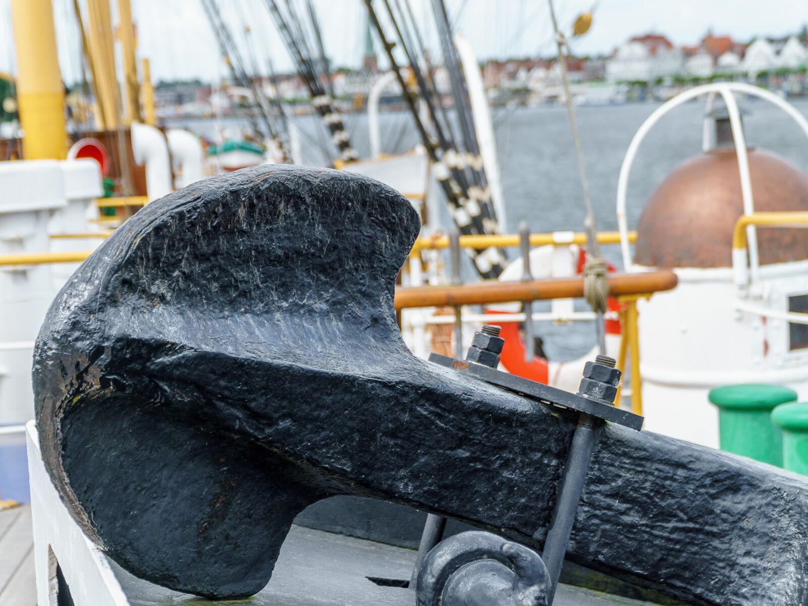Sony a6000 + Sony E PZ 18-105mm F4 G OSS sample photo. Travemünde, passat, anchor photography