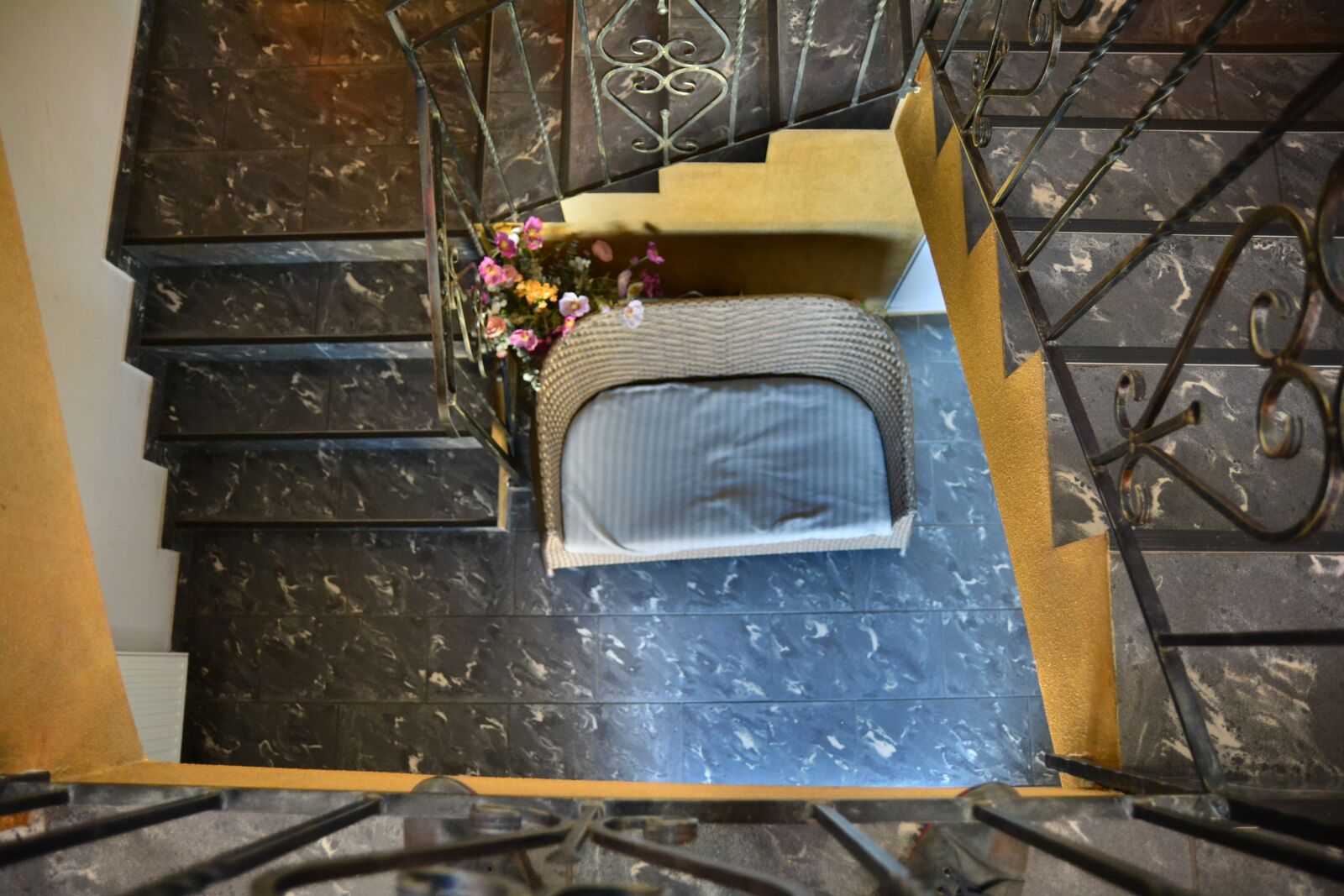 Nikon D7100 sample photo. Stairs, sofa, hotel photography