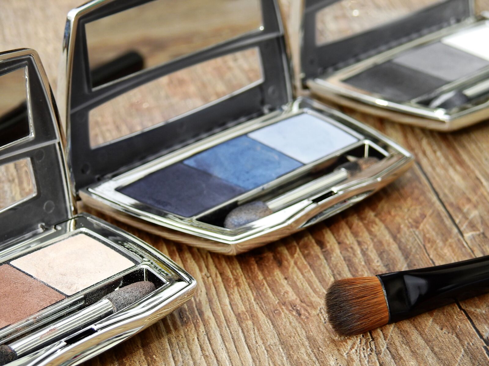 Nikon Coolpix P900 sample photo. Cosmetics, make up, makeup photography