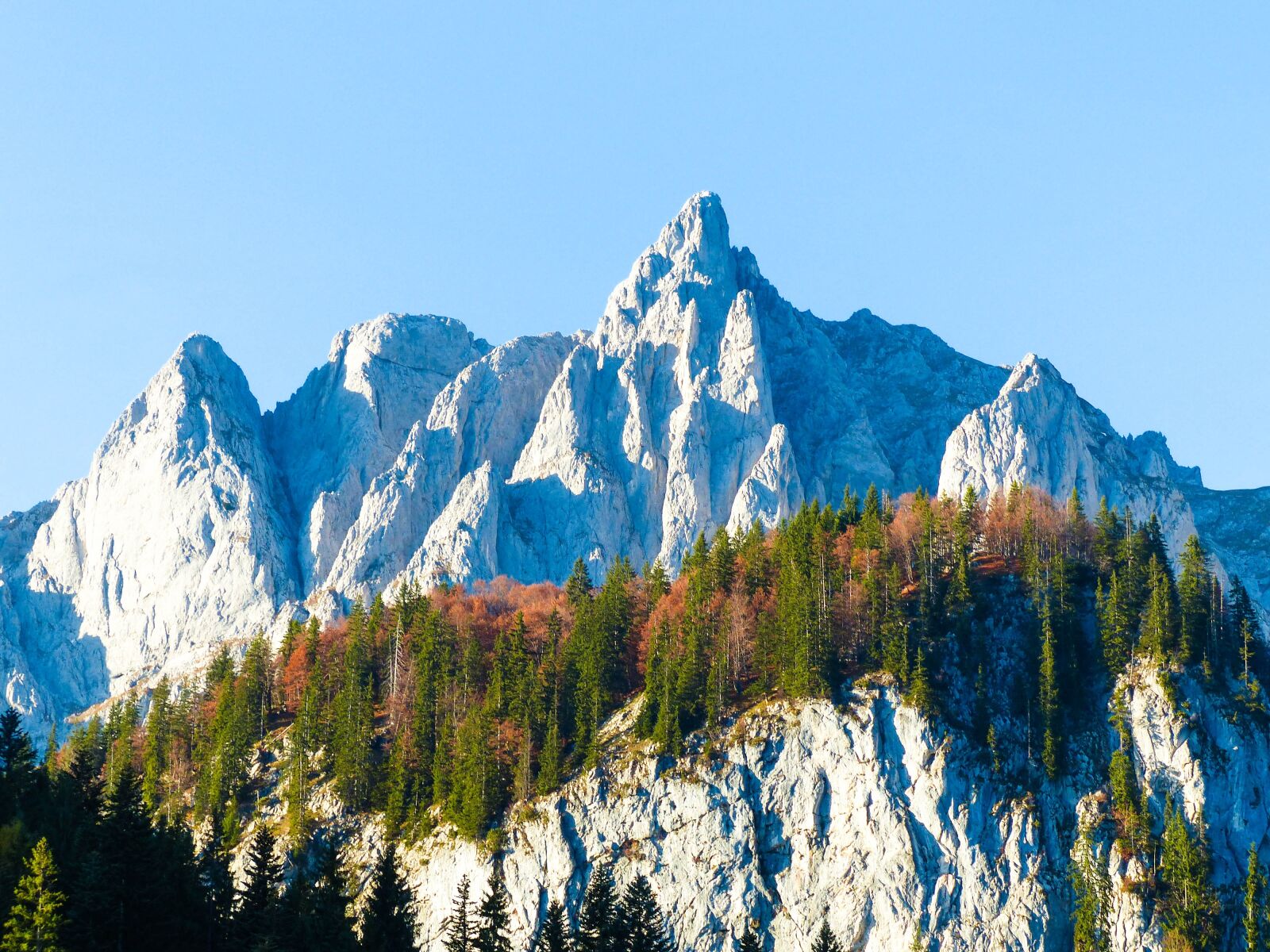 Panasonic Lumix DMC-FZ200 sample photo. Autumn, summit, alpine photography