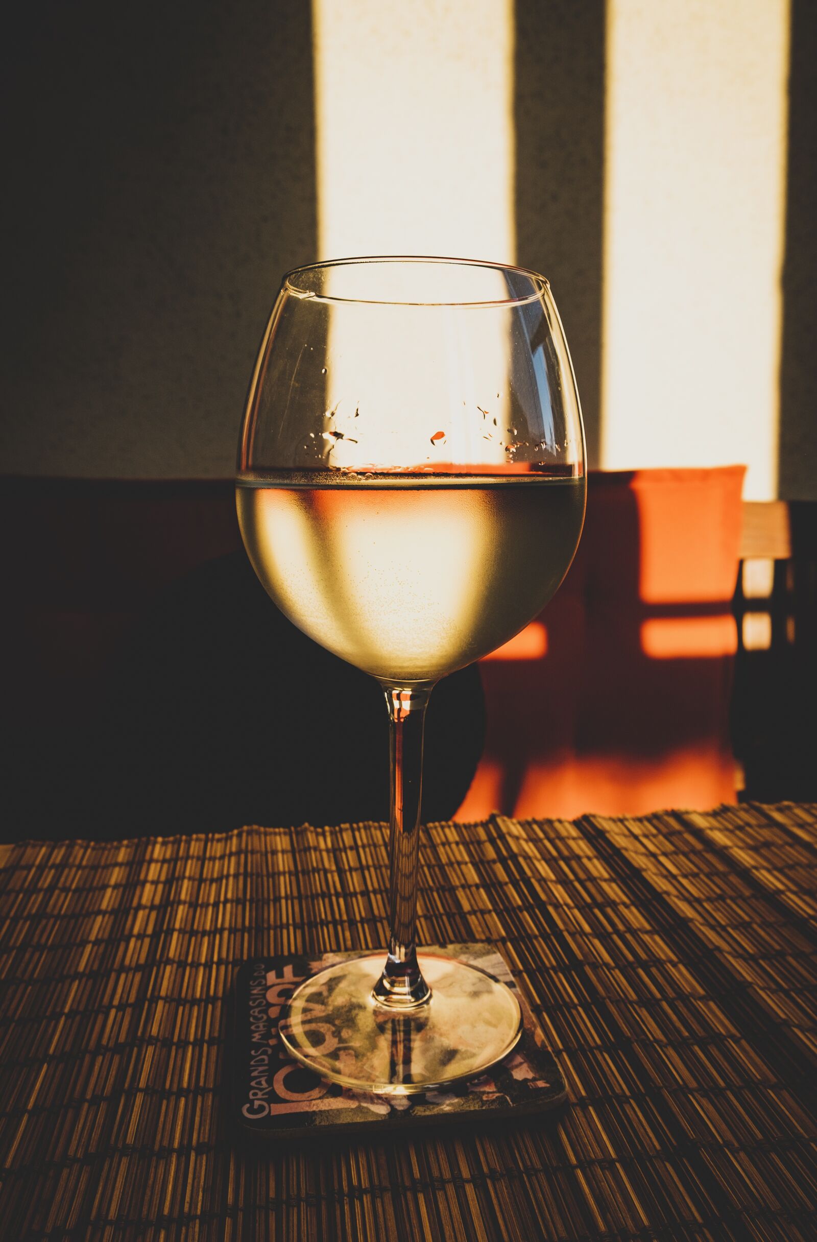 Fujifilm X-E2S sample photo. Glass, wine, white wine photography