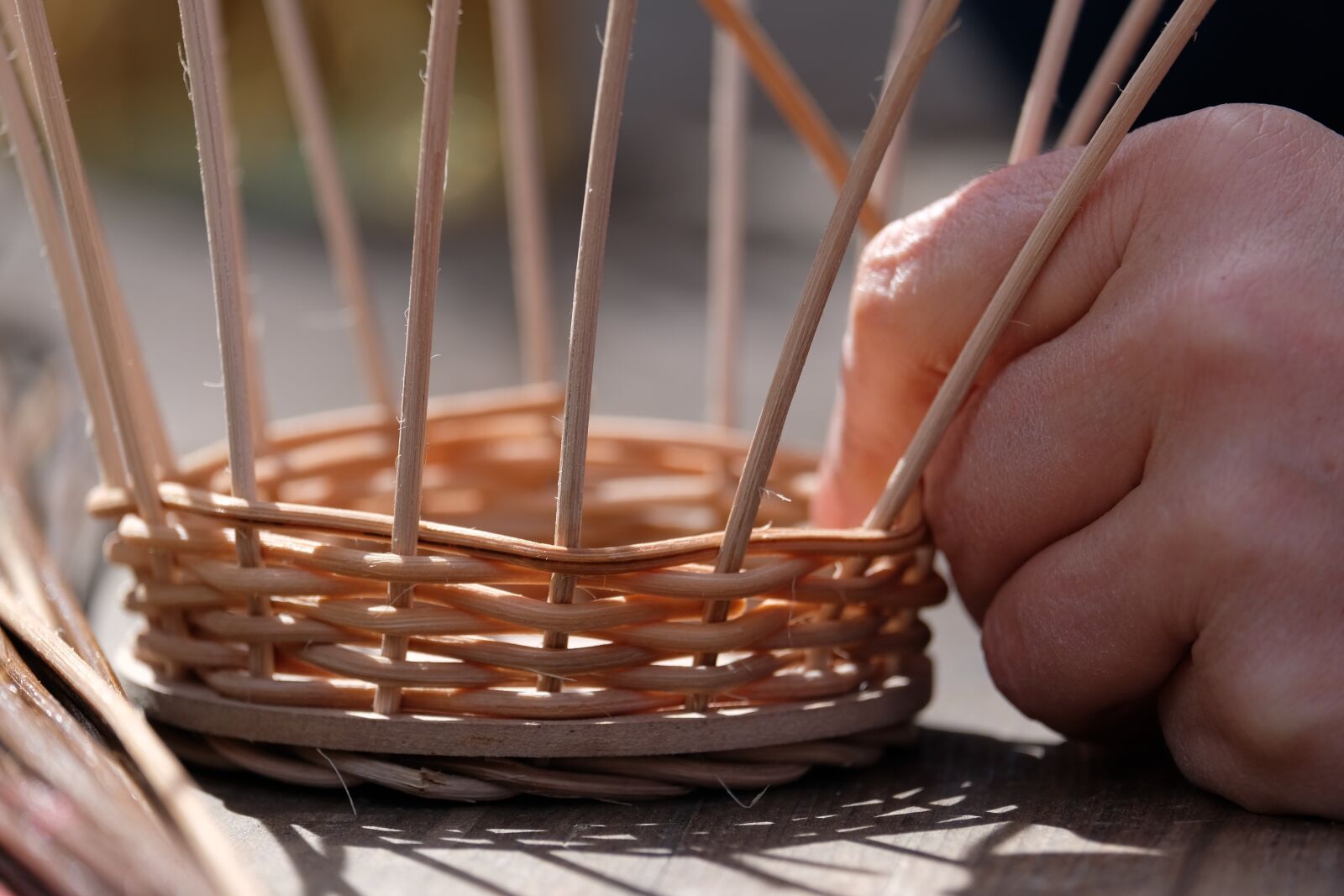 Fujifilm X-T20 sample photo. Basket, graze, wood photography