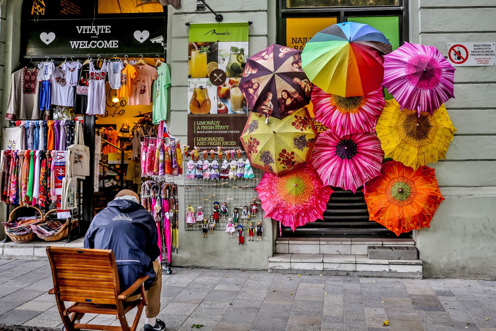 Canon EF 24-70mm F2.8L II USM sample photo. Flowers, umbrella, colors photography