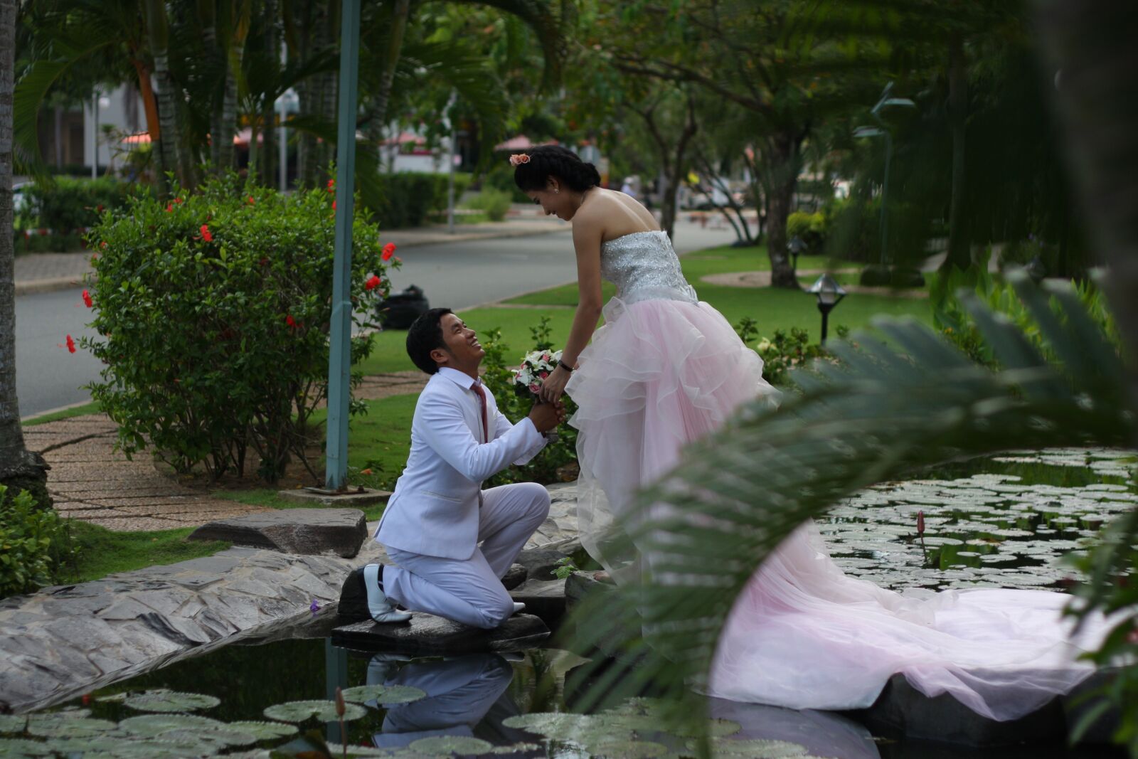 Canon EOS 40D sample photo. Bride, groom, suitors photography