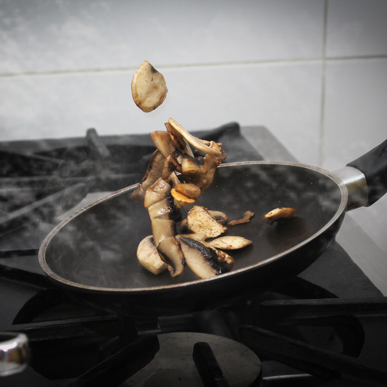Canon EOS 700D (EOS Rebel T5i / EOS Kiss X7i) sample photo. Mushroom, food, frying photography
