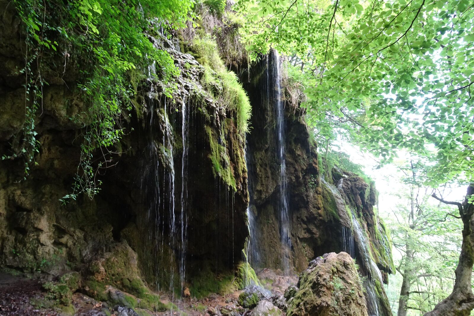Sony Cyber-shot DSC-HX90V sample photo. Waterfall, nature, landscape photography