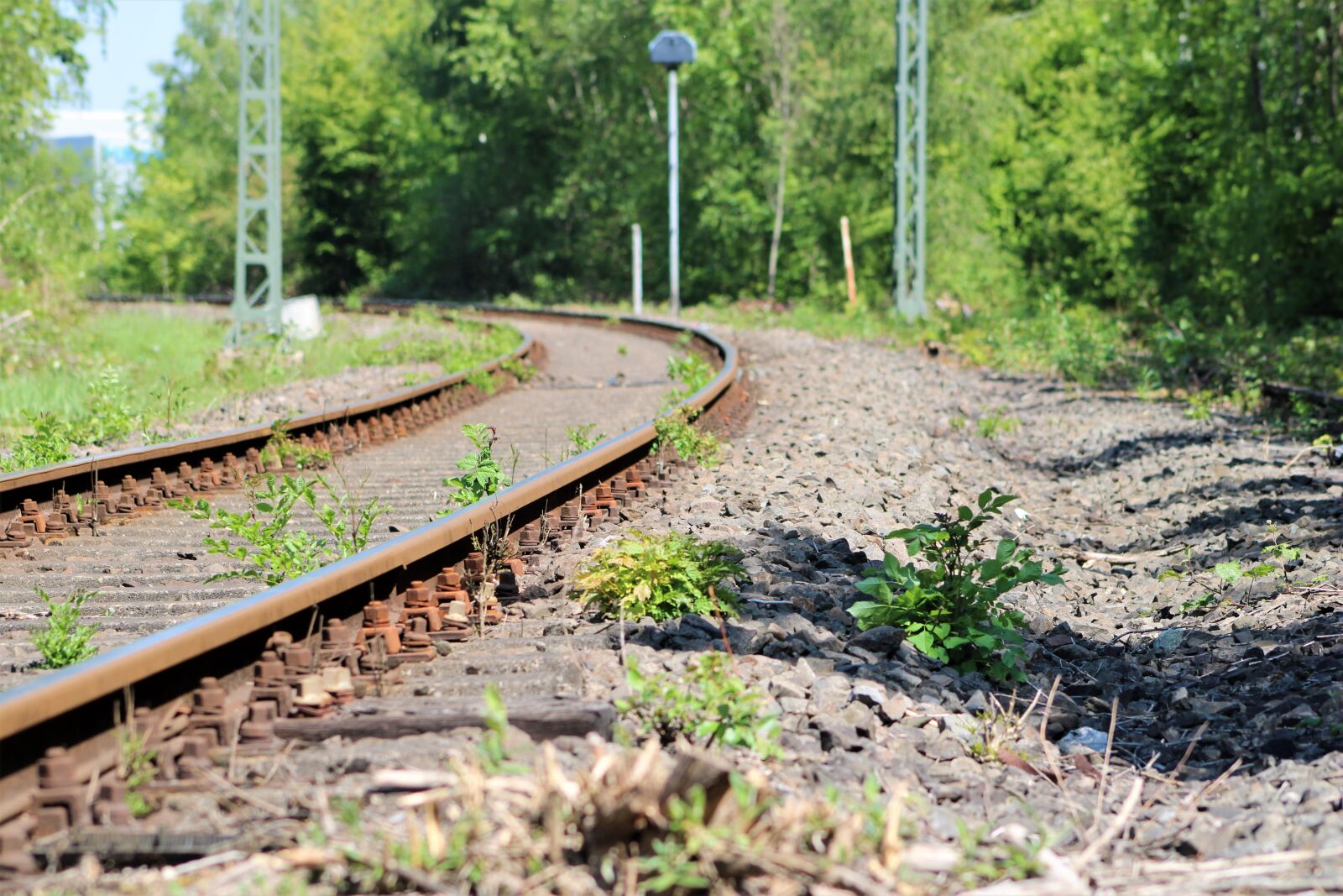 Canon EF75-300mm f/4-5.6 sample photo. Gleise, platform, railway station photography