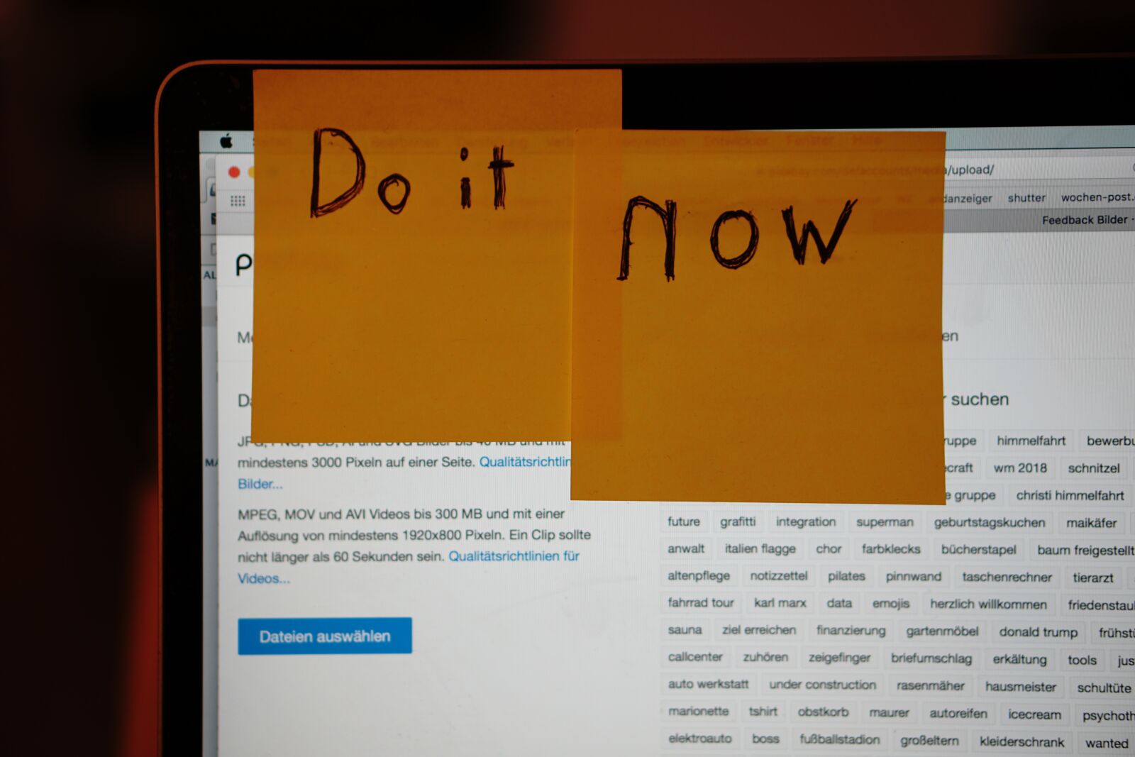 Sony a6300 + E 50mm F1.8 OSS sample photo. Postit, notes, do it photography