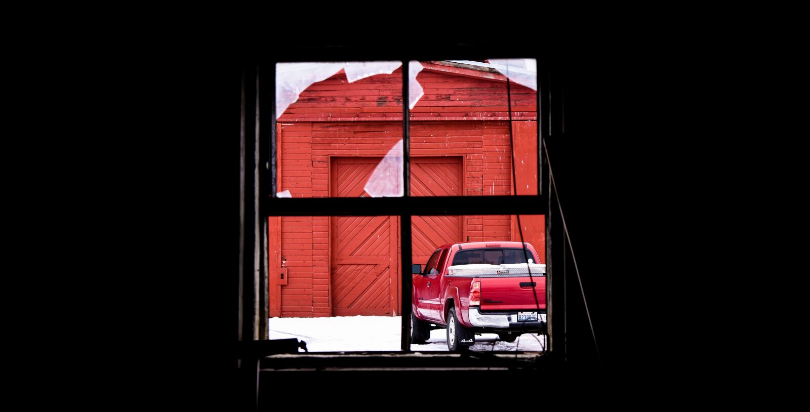 Nikon D7200 sample photo. Window, truck, red photography
