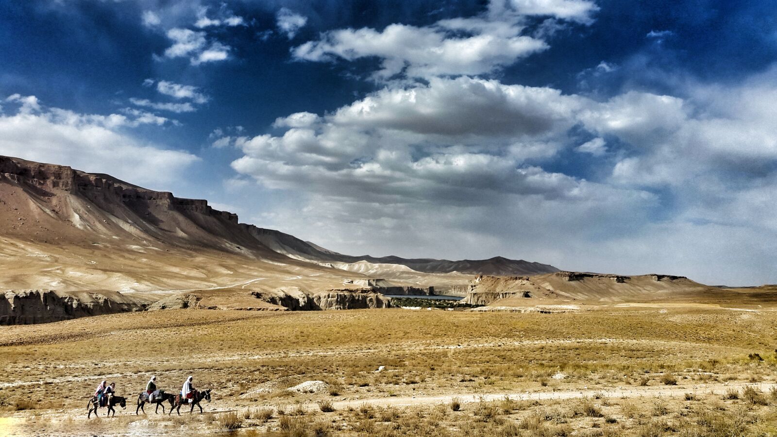 Samsung Galaxy S5 sample photo. Afghanistan, afghanwomen, animals, bamyan photography
