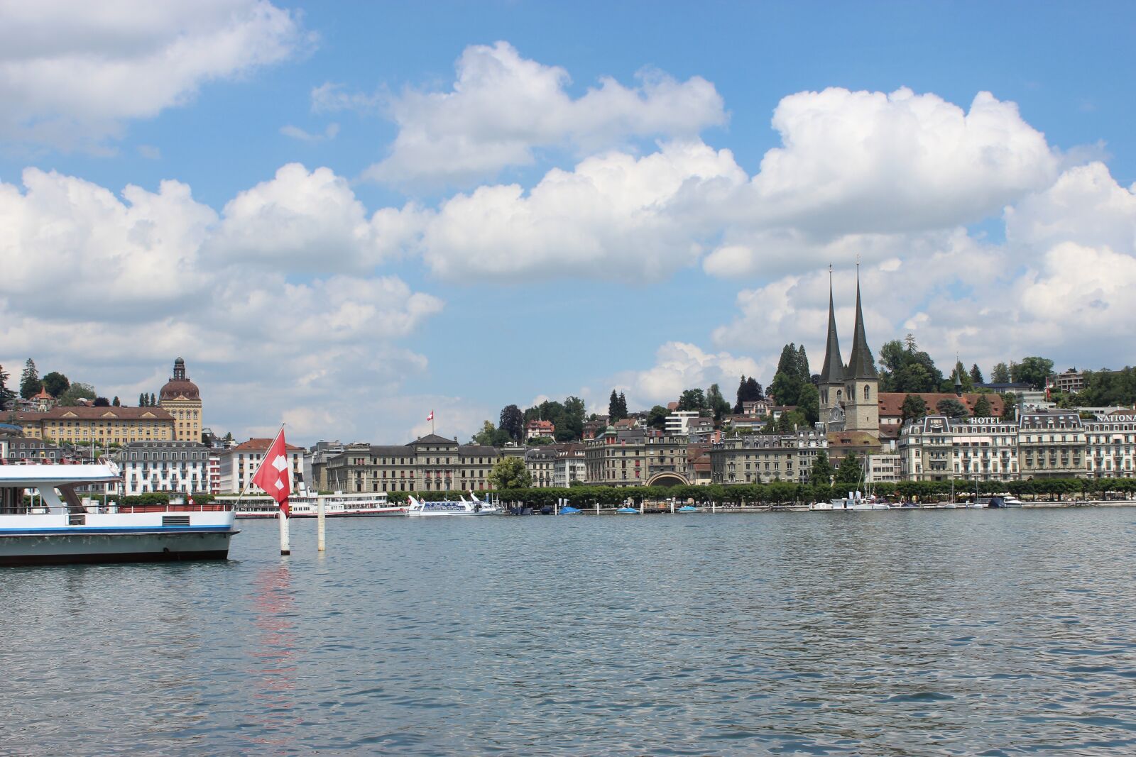 Canon EOS 600D (Rebel EOS T3i / EOS Kiss X5) sample photo. Lucerne, water, landscape photography