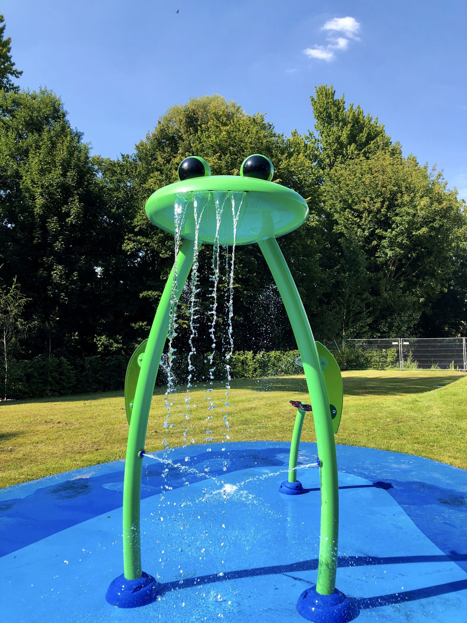 iPhone 8 back camera 3.99mm f/1.8 sample photo. Outdoor pool, game device photography