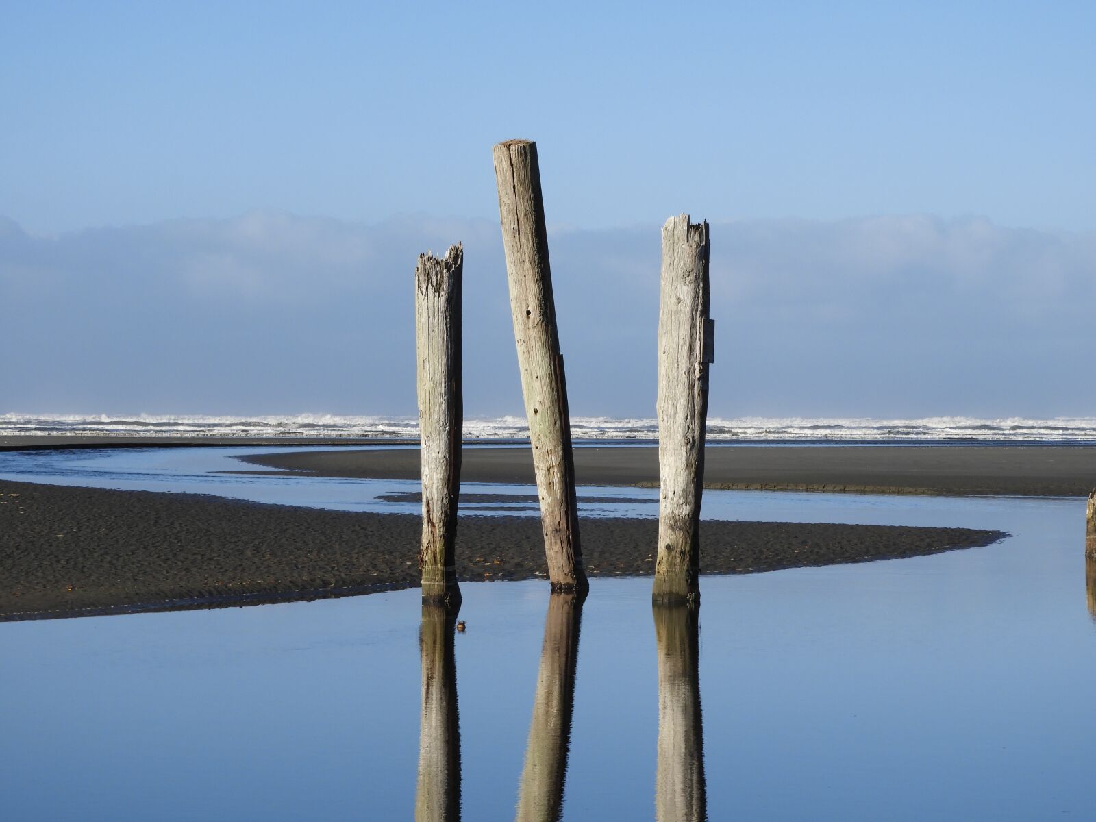 Nikon Coolpix B700 sample photo. Beach, sea, piling photography