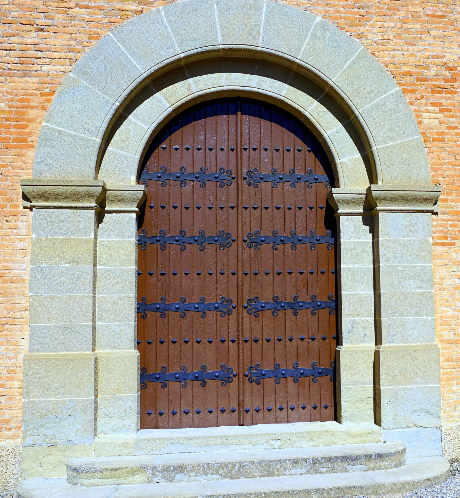 Sony a6000 sample photo. Romanesque style, church, cult photography