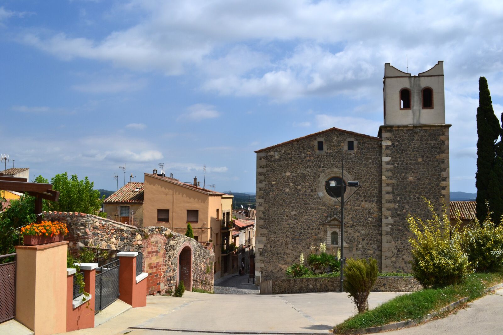Nikon D3100 sample photo. Spanish village, church, street photography