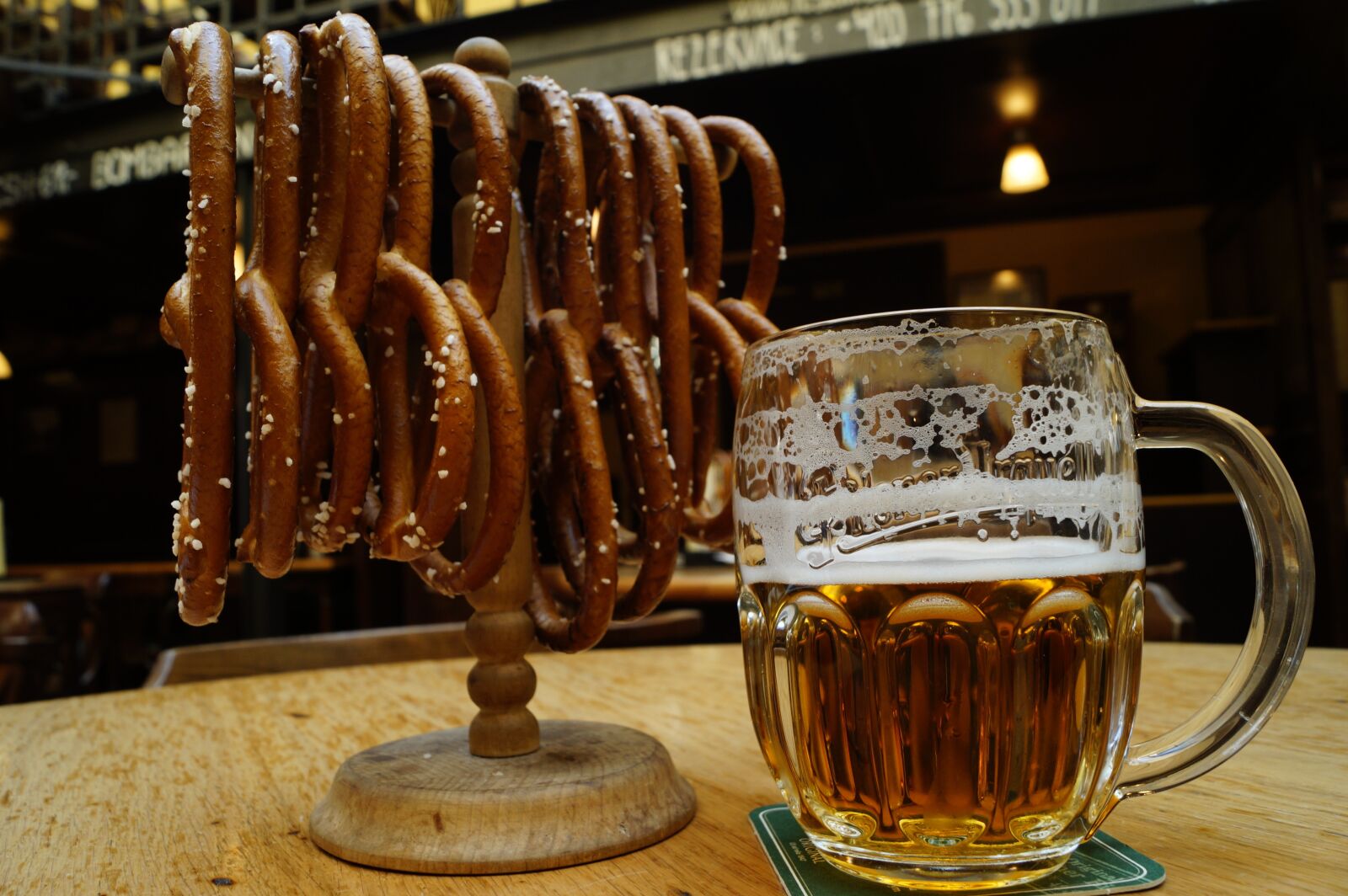 Sony DT 18-55mm F3.5-5.6 SAM II sample photo. Beer, pretzel, restaurant photography