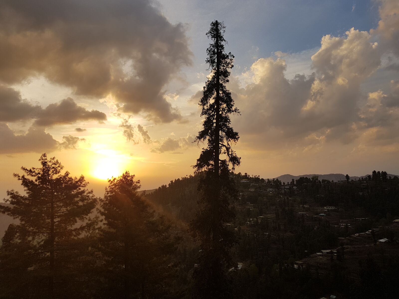 Samsung Galaxy S7 sample photo. Sunset, tree, mountains photography