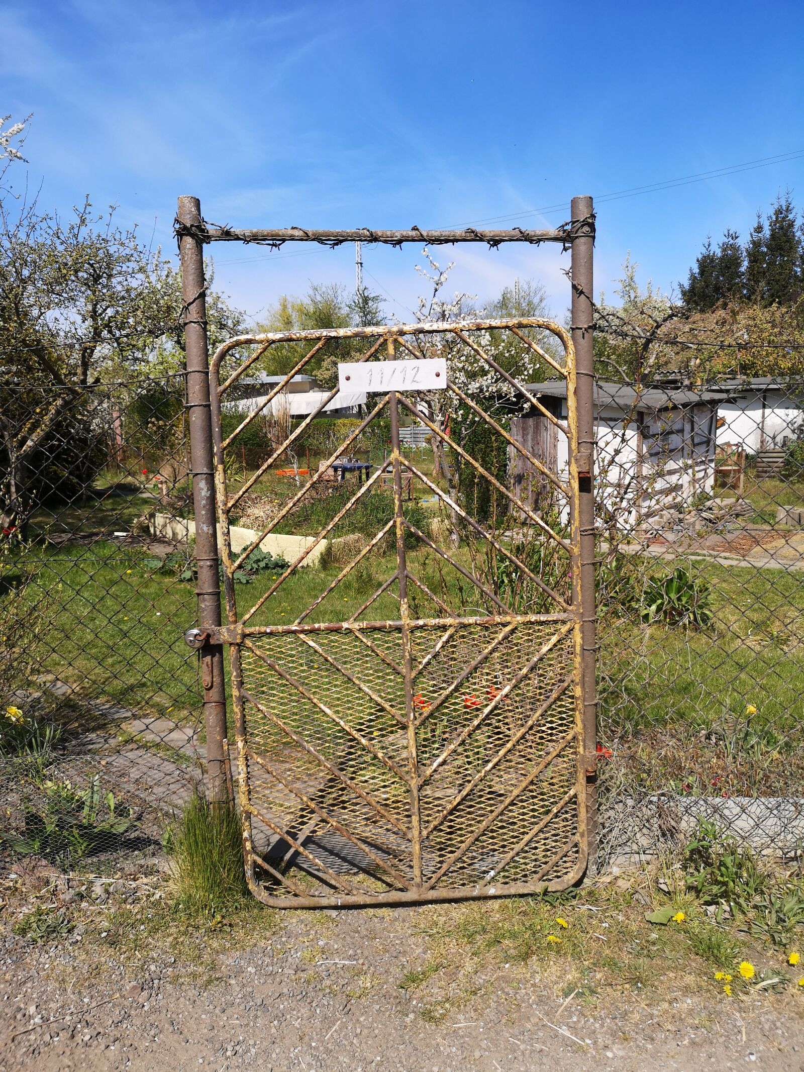 HUAWEI CLT-L29 sample photo. Garten, lost places, door photography