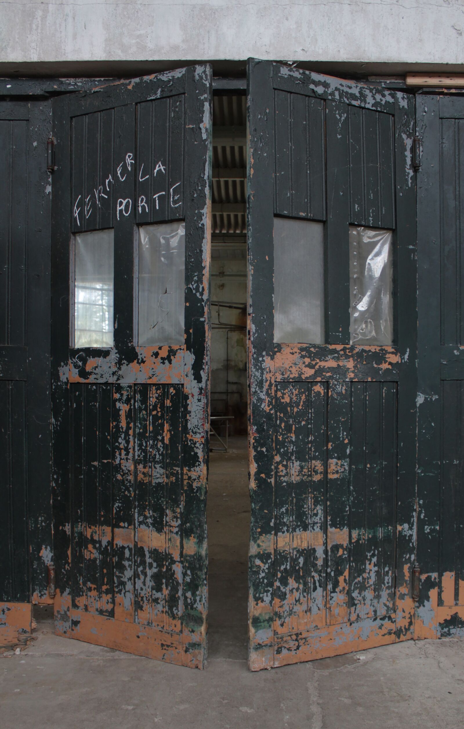 Samsung Galaxy S4 sample photo. Door, gate, factory photography