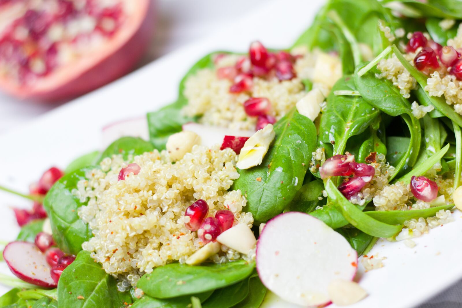 Canon EOS 600D (Rebel EOS T3i / EOS Kiss X5) + Canon EF 50mm F1.8 STM sample photo. Salad, spinach, pomegranate photography