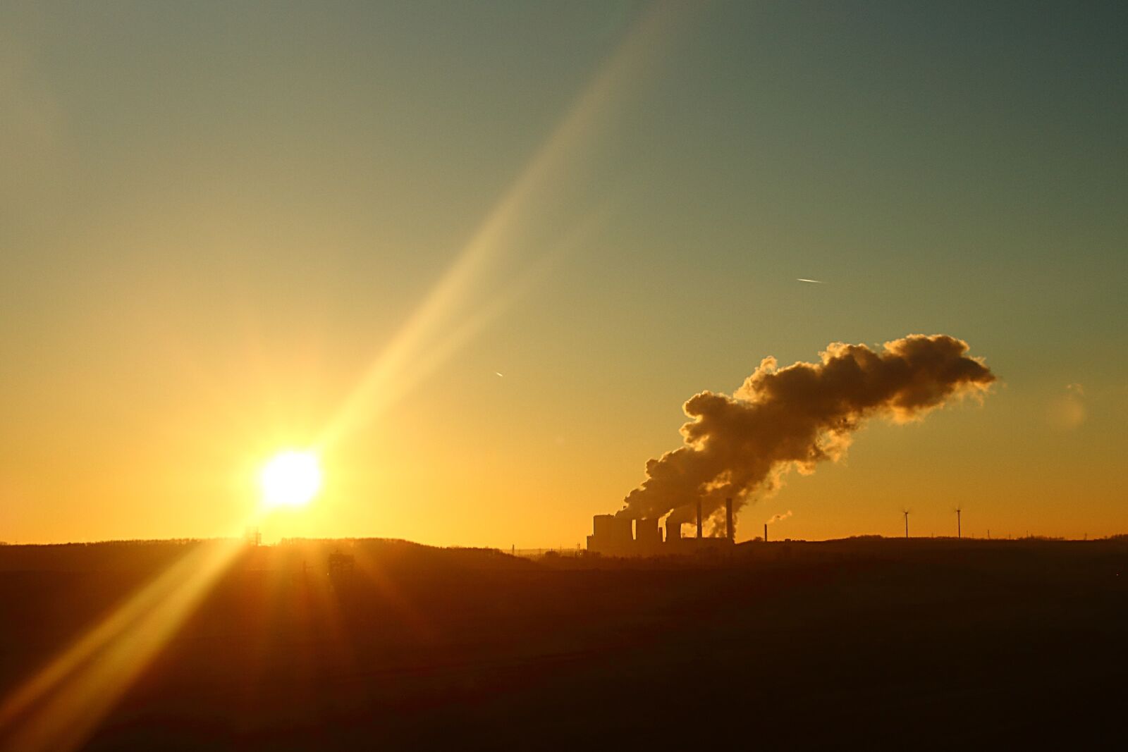 Canon EOS 700D (EOS Rebel T5i / EOS Kiss X7i) sample photo. Sunset, power plant, factory photography