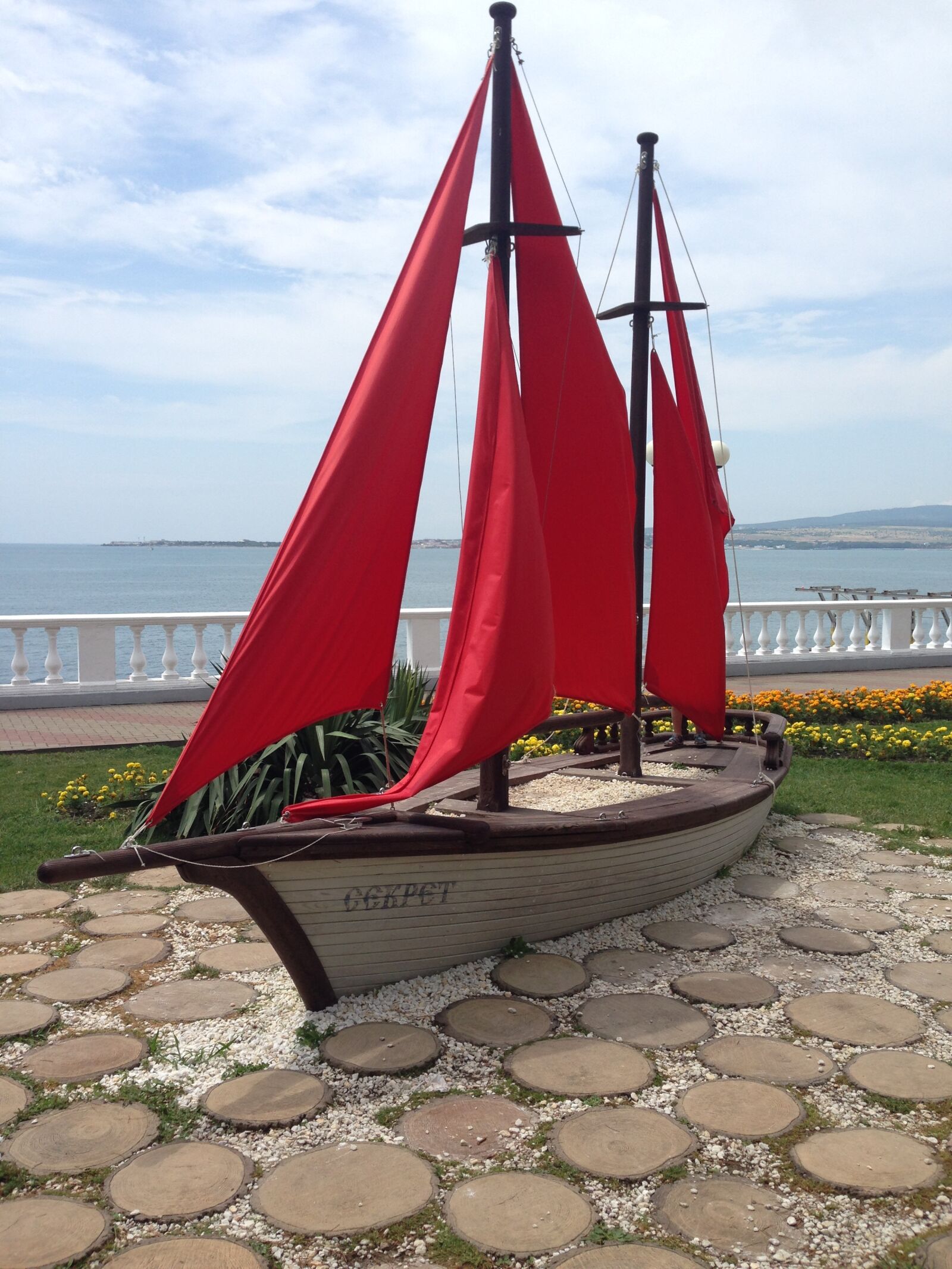 iPhone 5 back camera 4.12mm f/2.4 sample photo. Sailboat, secret, gelendzhik photography