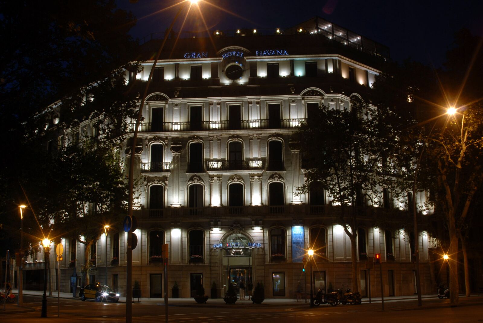 Nikon D200 sample photo. Barcelona, night, hotel photography
